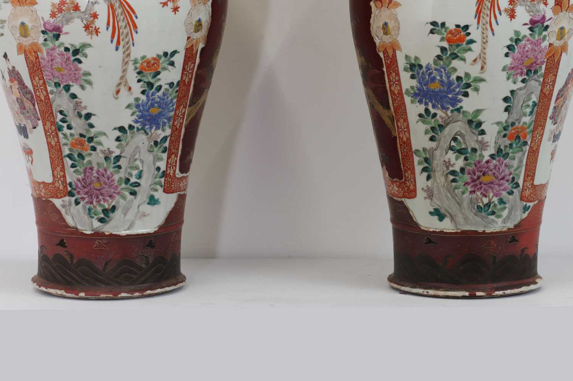 A pair of large Kutani vases, - Bild 10 aus 39