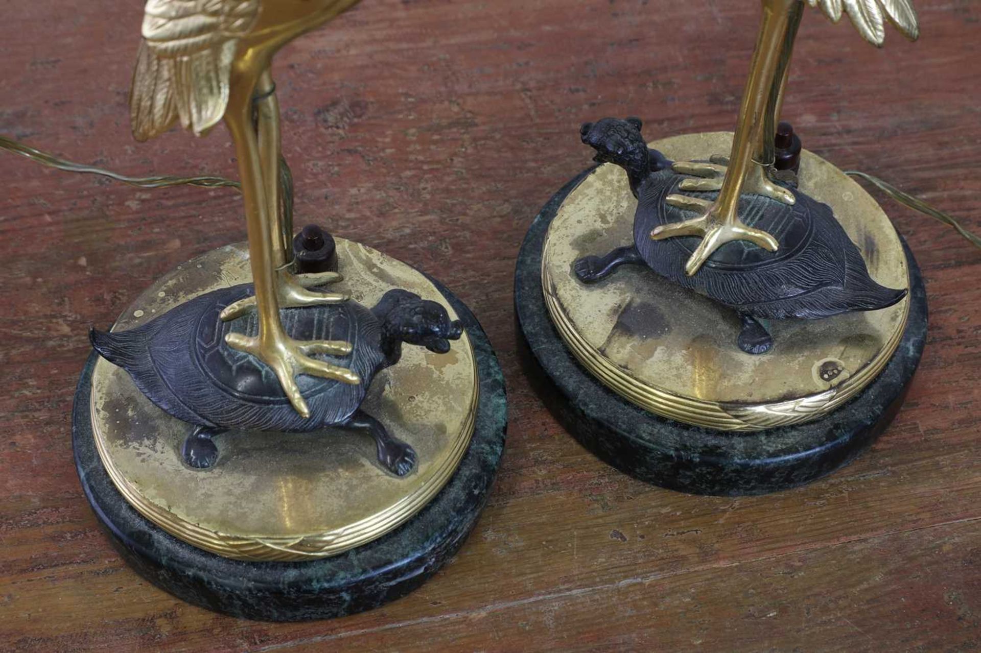 A pair of gilt and patinated bronze table lamps, - Bild 5 aus 20