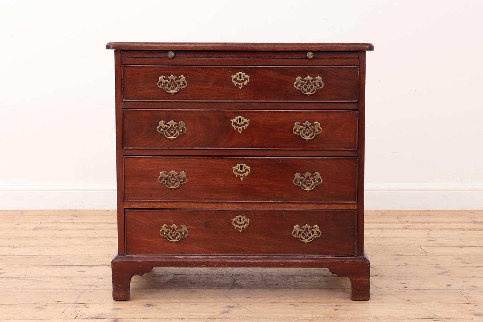 A George III mahogany bachelor's chest, - Image 3 of 5