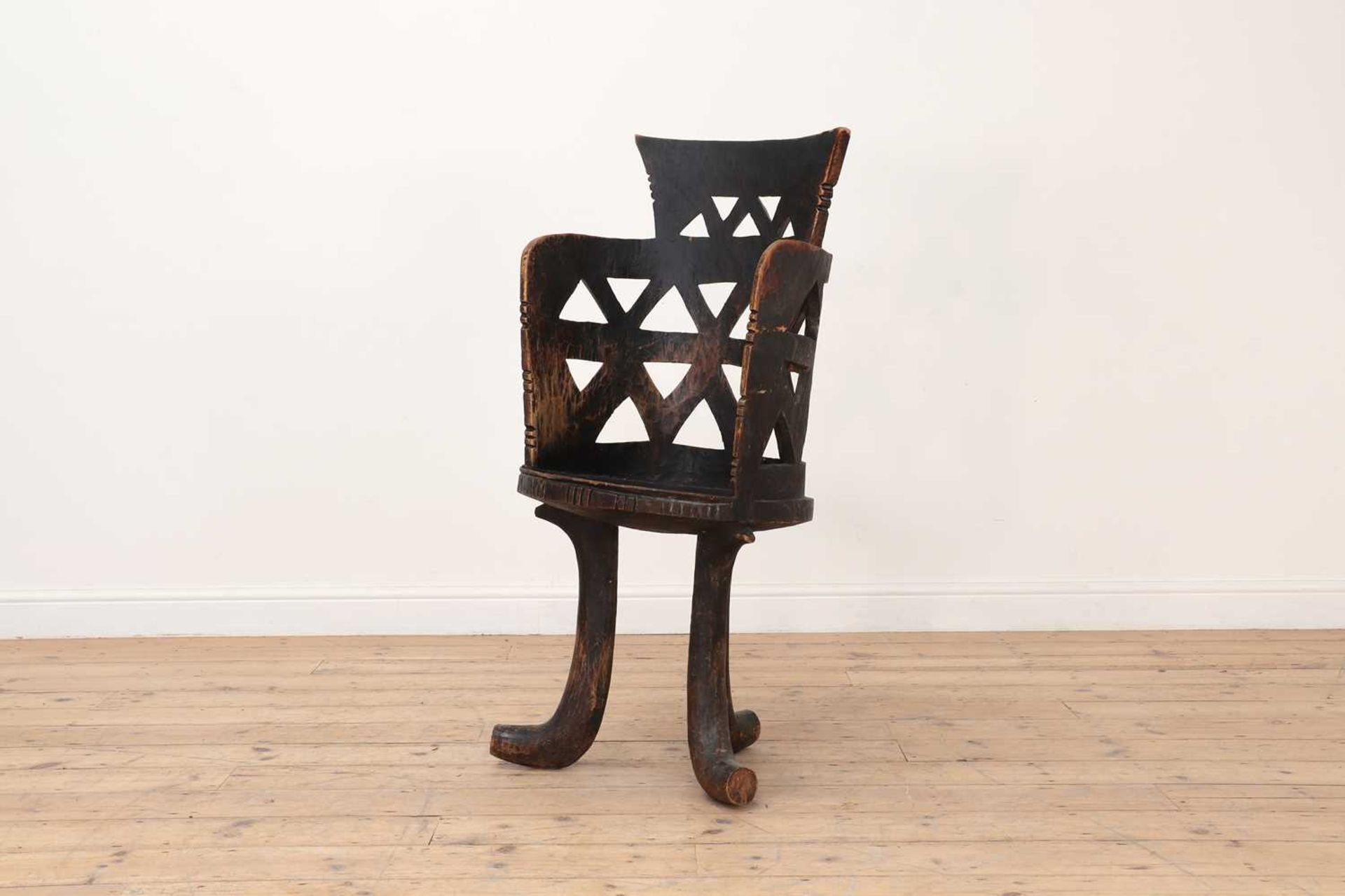 A carved wooden chair, - Bild 2 aus 5