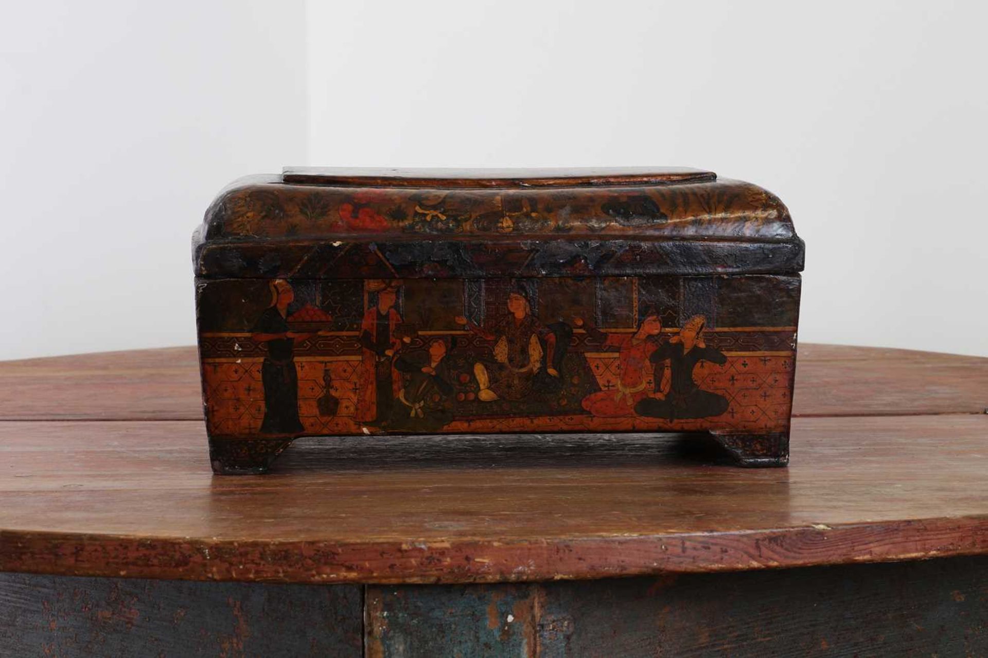 A Qajar lacquered papier mâché casket, - Bild 5 aus 8