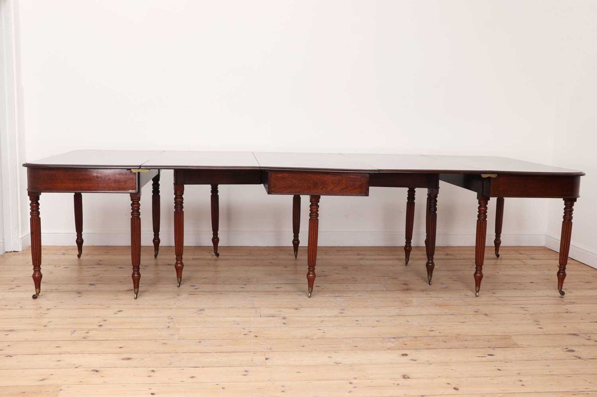 A Regency mahogany dining table, - Bild 5 aus 5