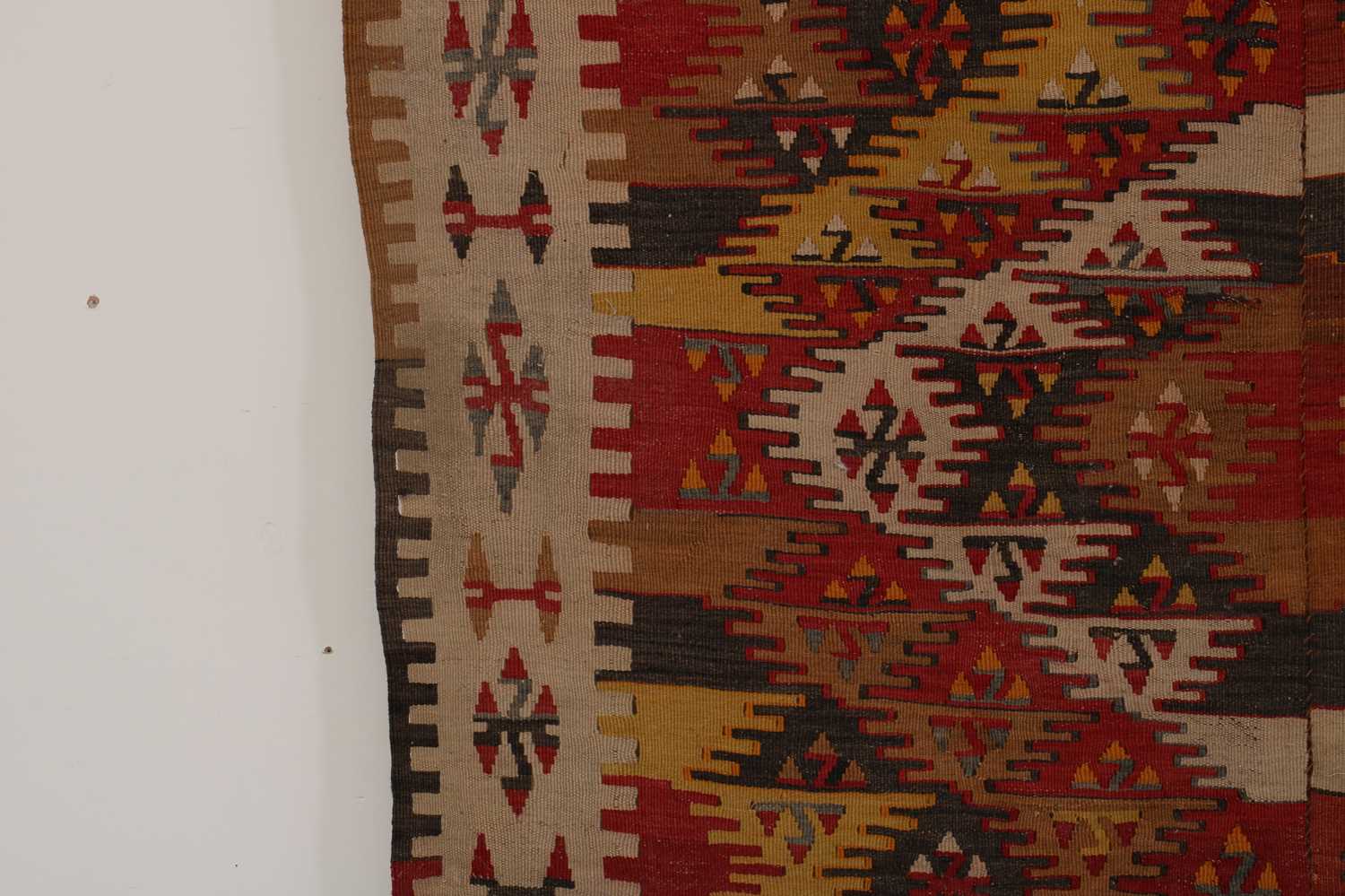A kilim flatweave wool rug, - Image 5 of 6