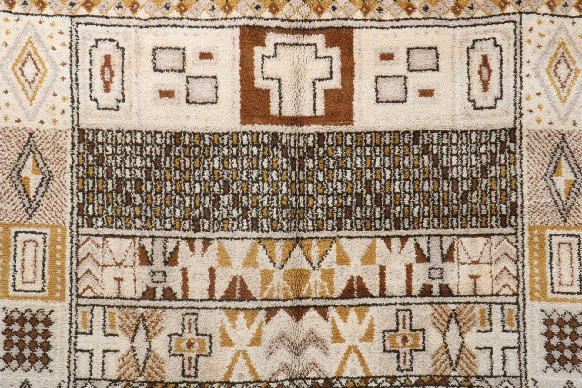 A vintage tribal wool carpet, - Bild 3 aus 5