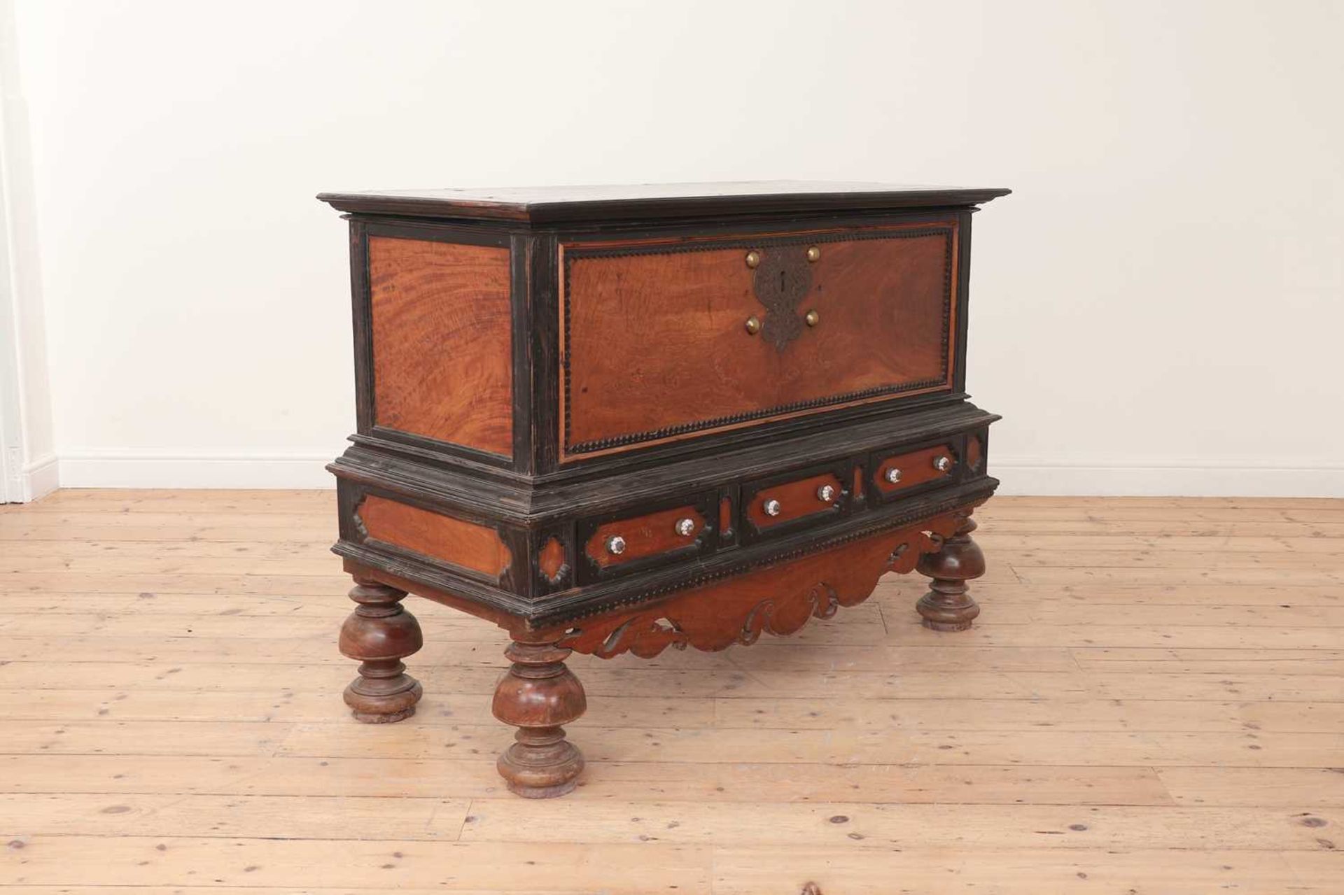 A solid satinwood and ebony chest on stand, - Bild 2 aus 8