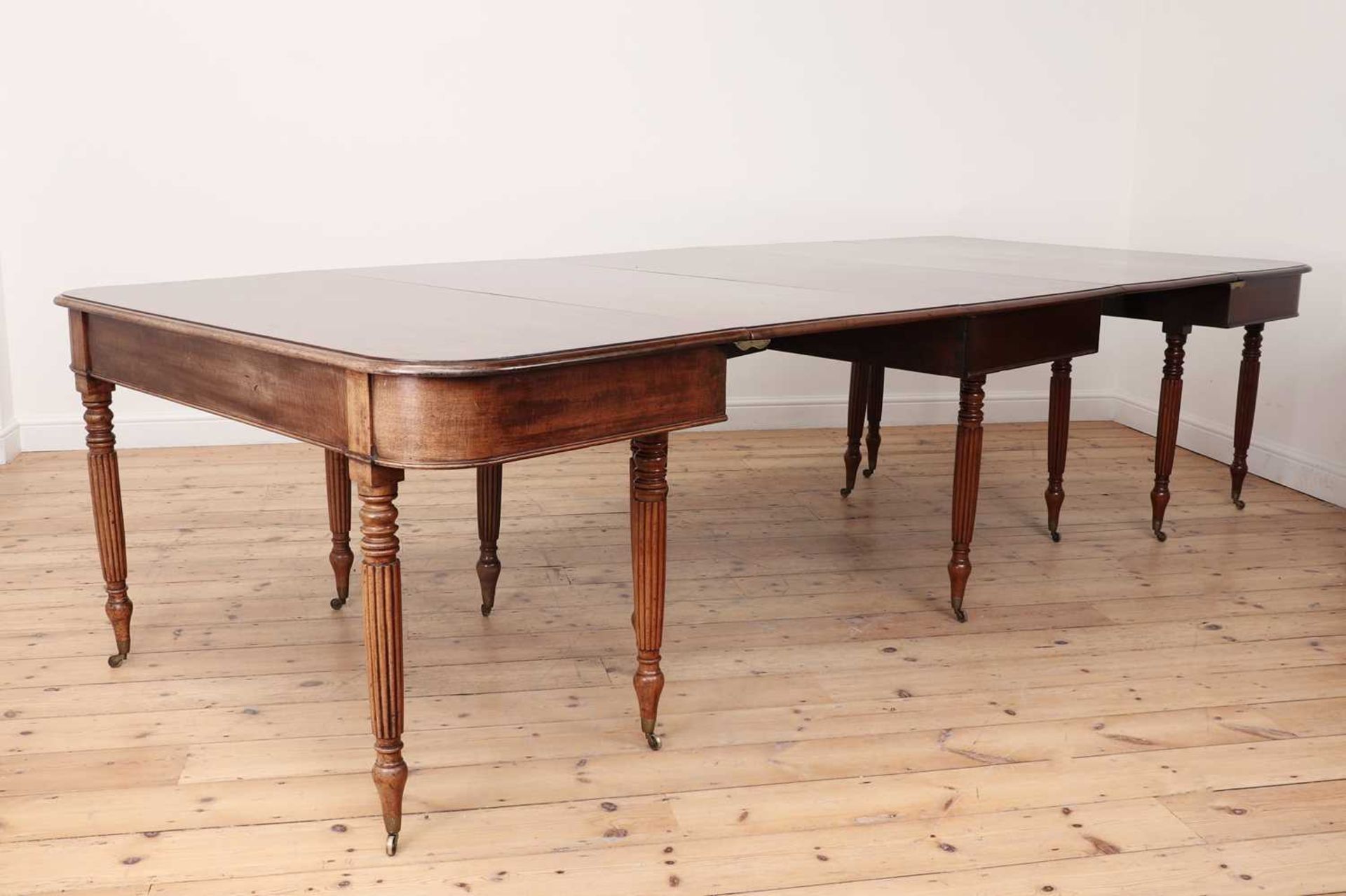A Regency mahogany dining table, - Bild 2 aus 5