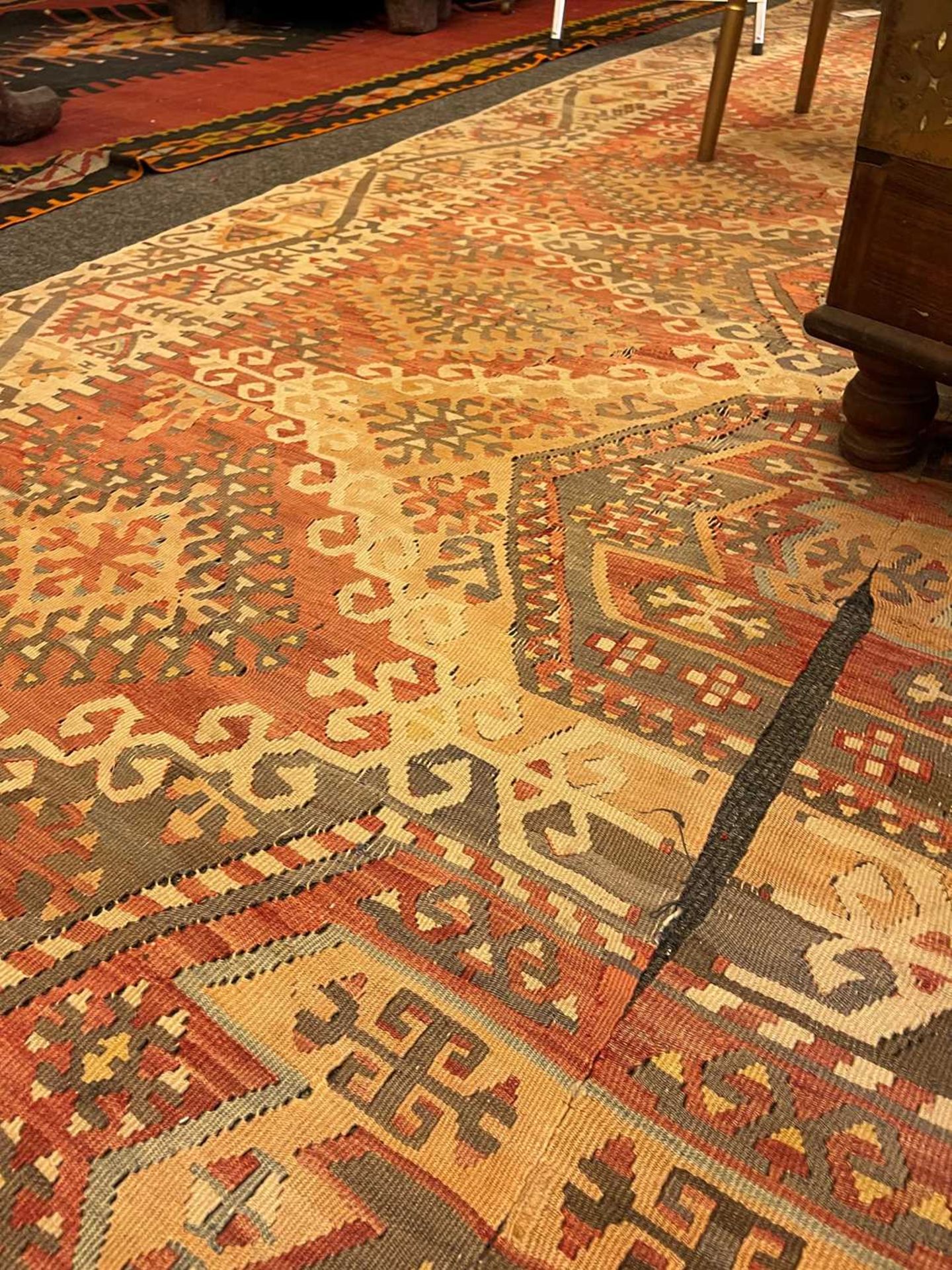 A Kilim flatweave wool carpet, - Bild 19 aus 20