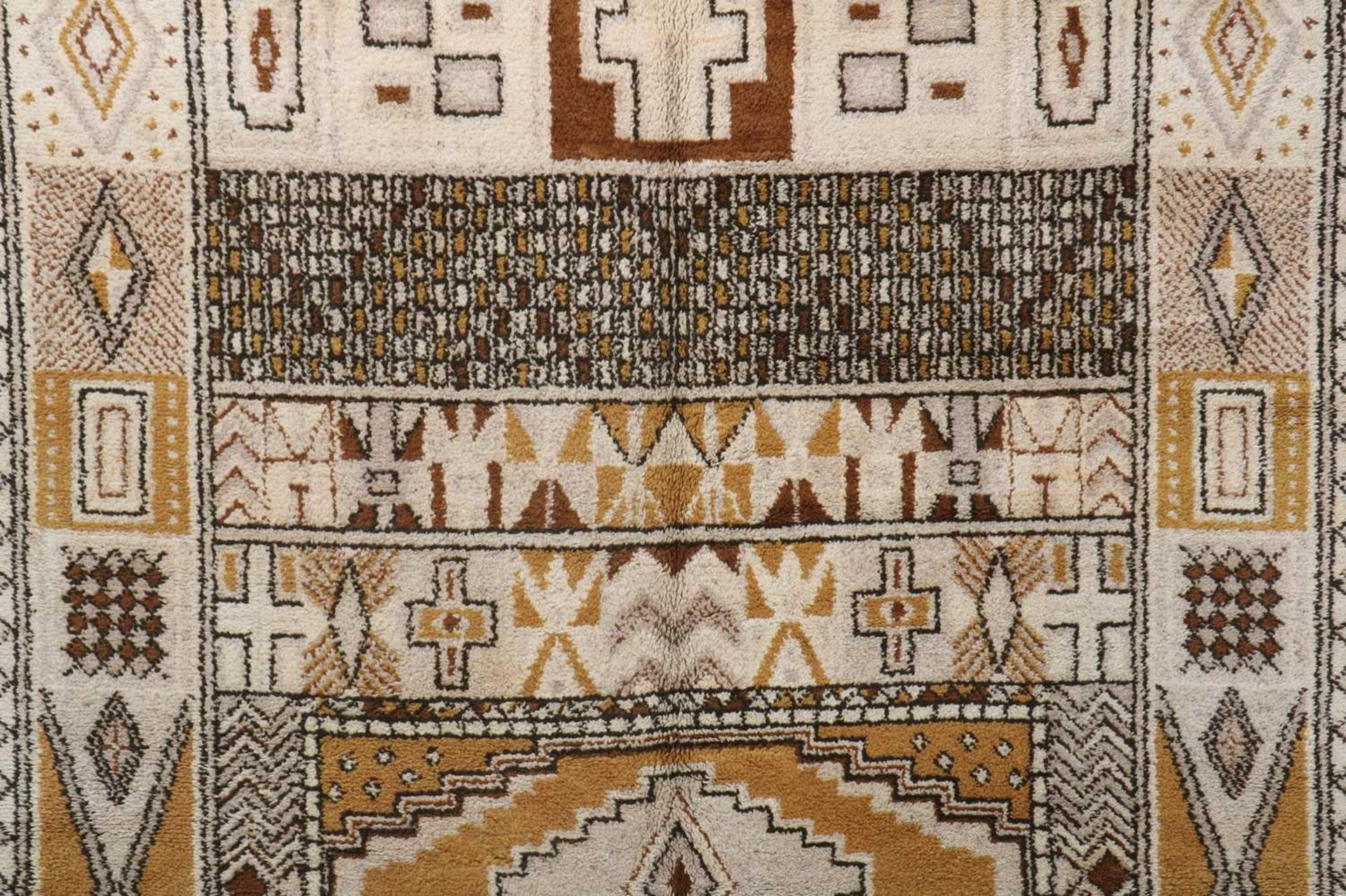 A vintage tribal wool carpet, - Bild 2 aus 5