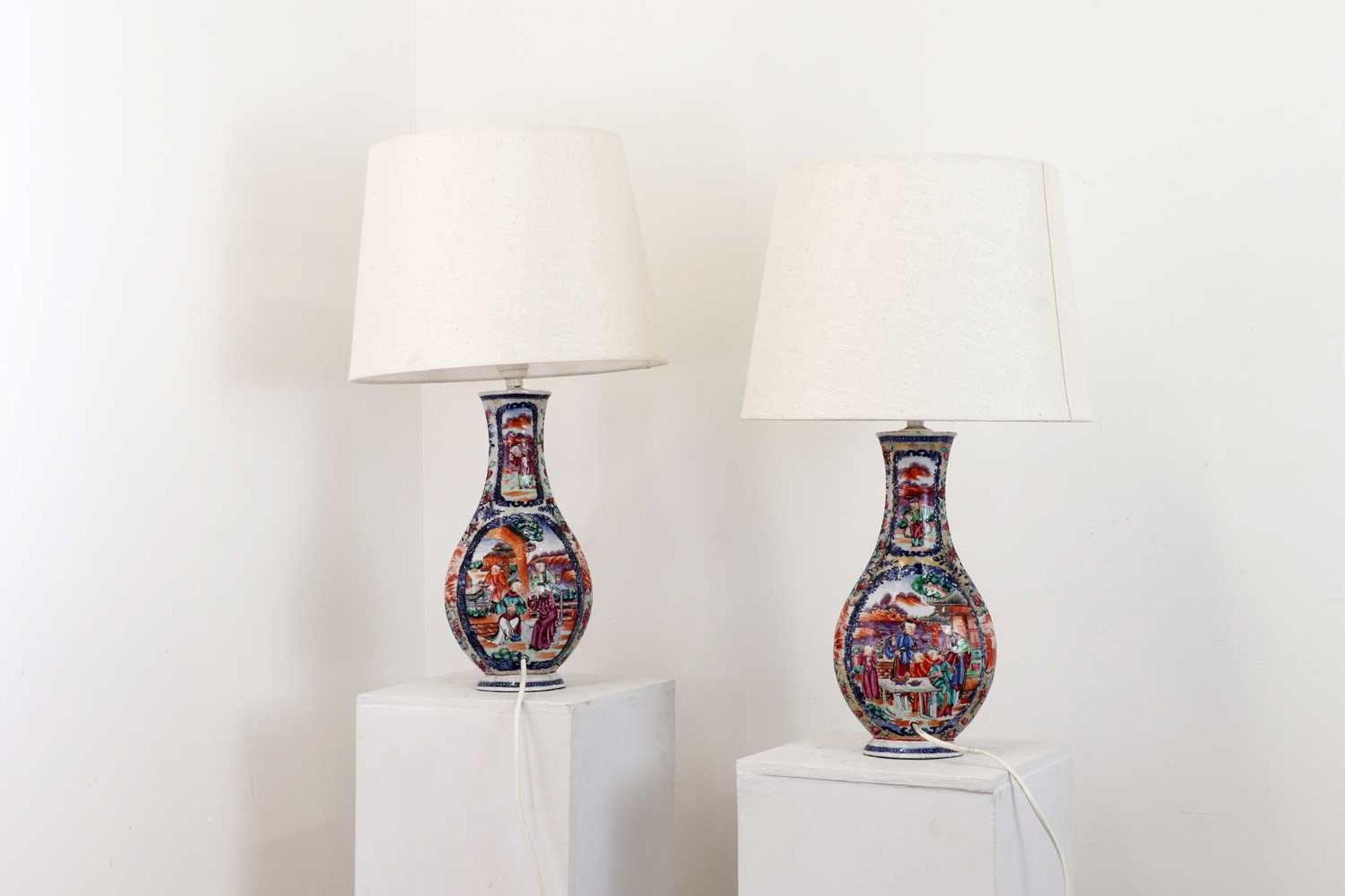 A pair of export porcelain vase table lamps, - Bild 2 aus 18