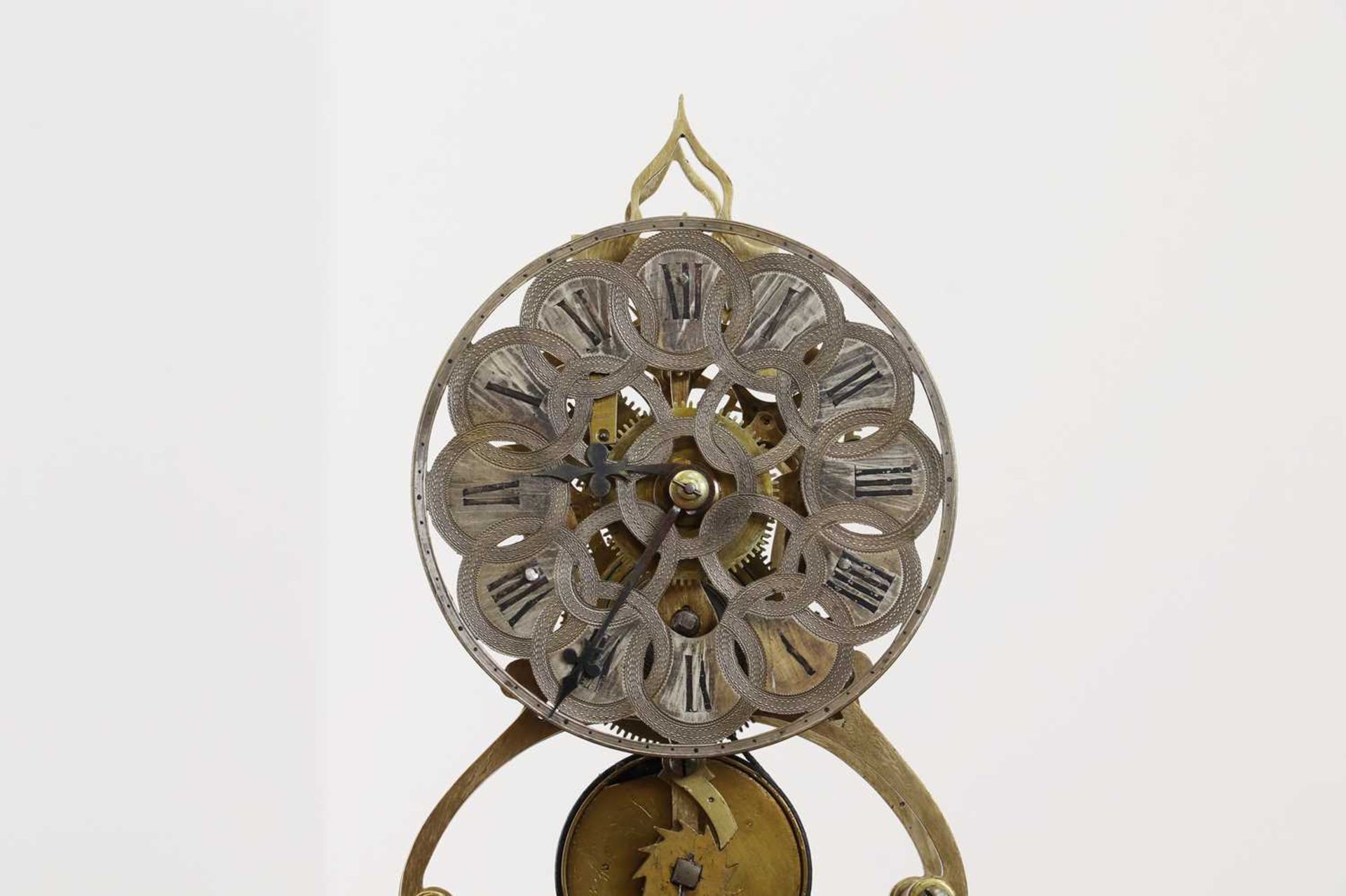 A Victorian gilt brass skeleton clock, - Bild 3 aus 6