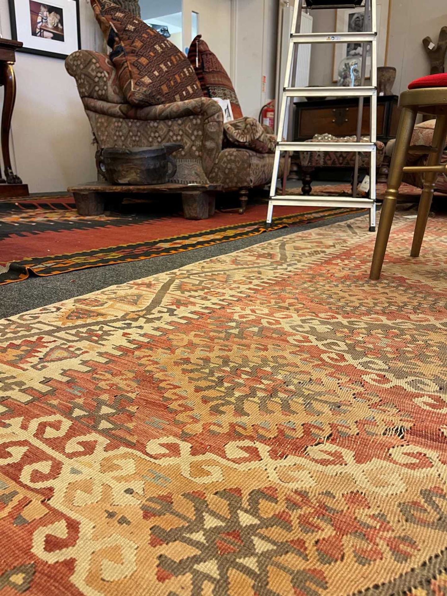 A Kilim flatweave wool carpet, - Bild 18 aus 20