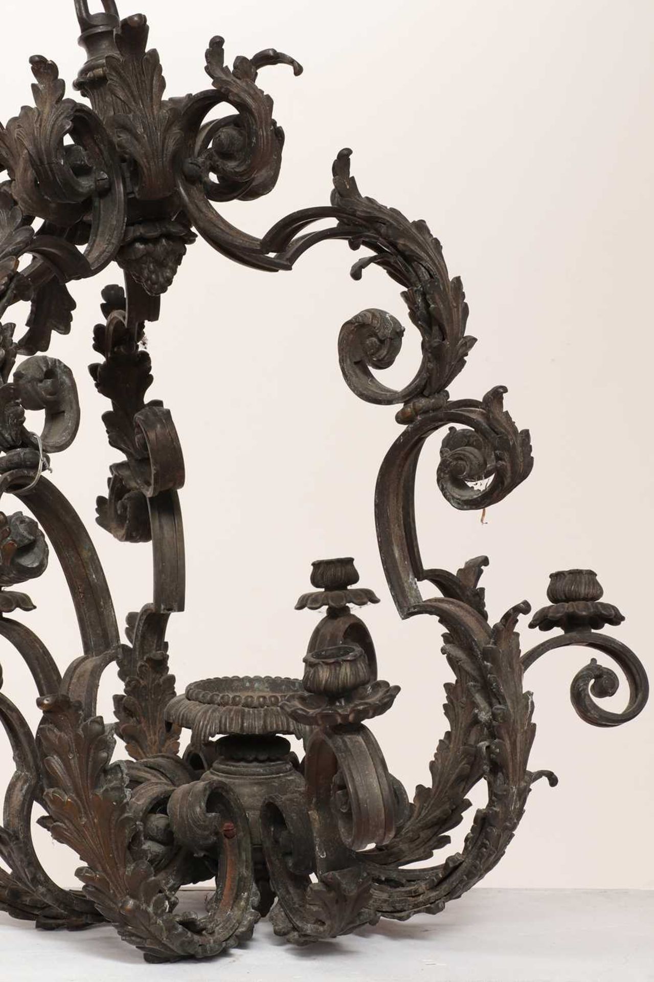 An Italianate baroque-style six-light chandelier, - Bild 6 aus 8