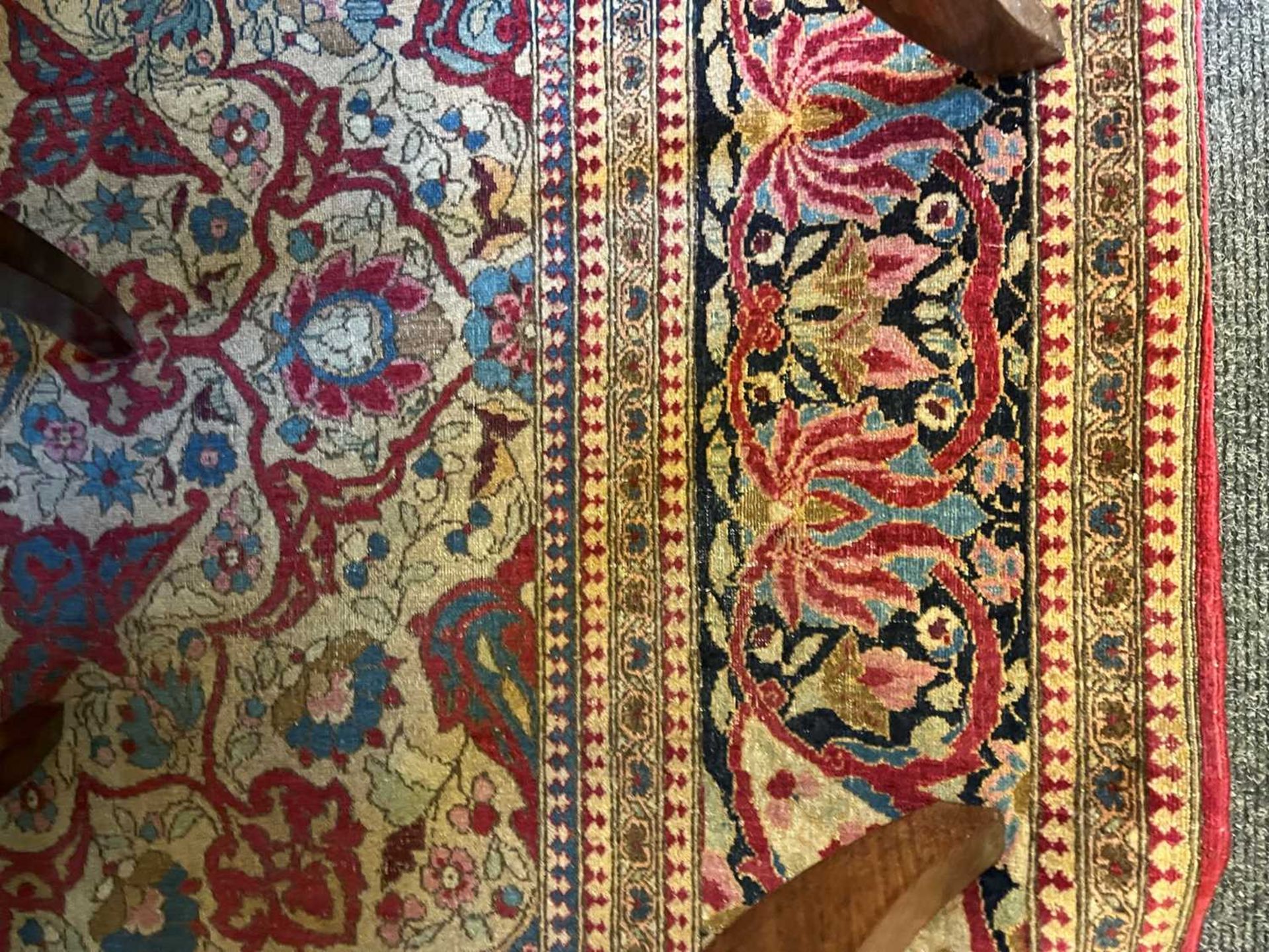 A Persian wool rug - Image 9 of 13