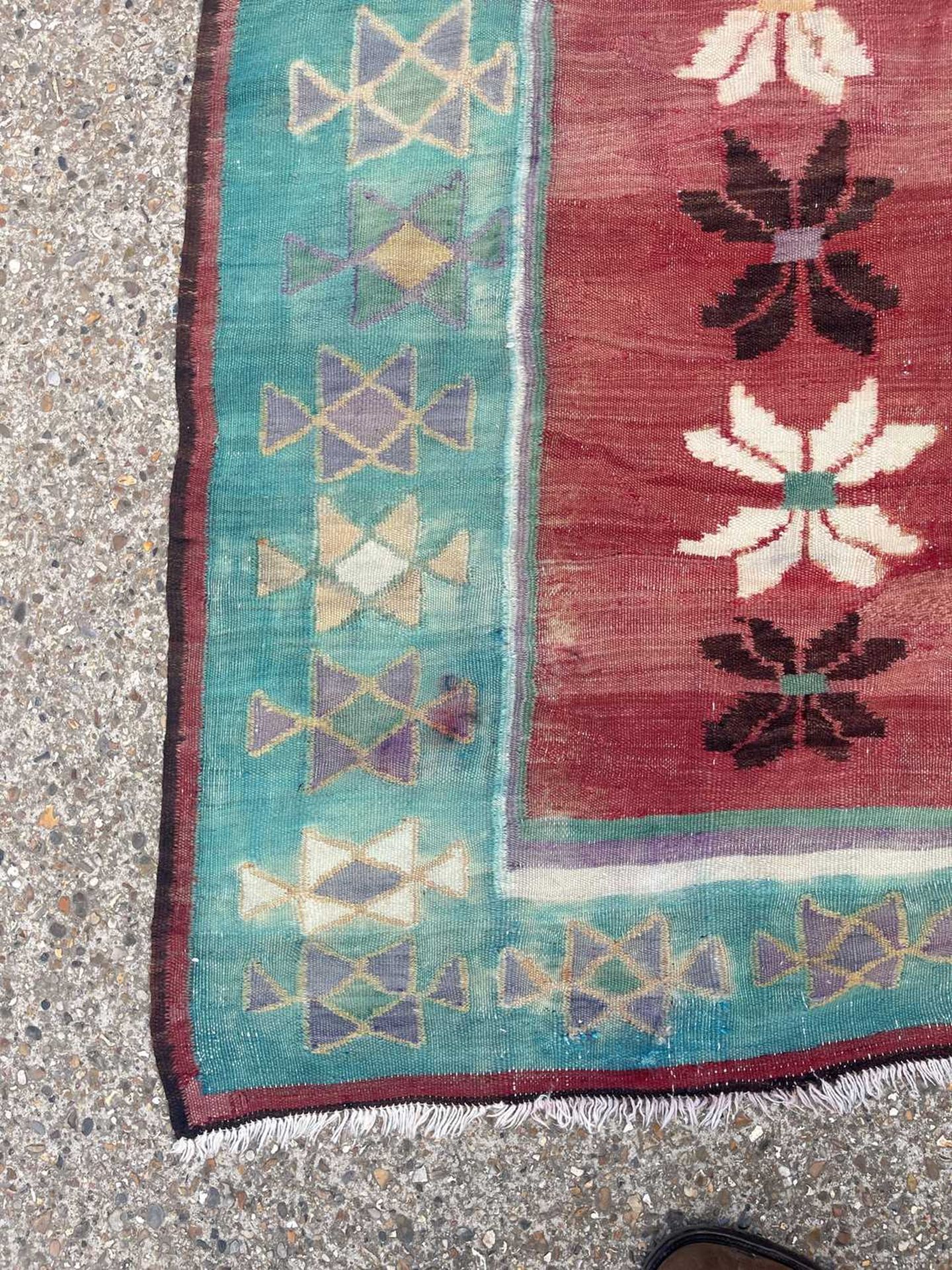 A kilim flat-weave wool rug, - Bild 9 aus 19