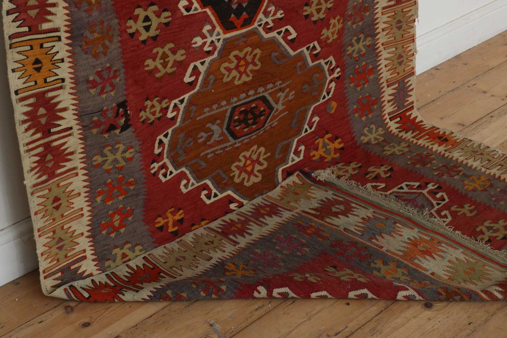 A kilim flatweave wool rug, - Bild 4 aus 7