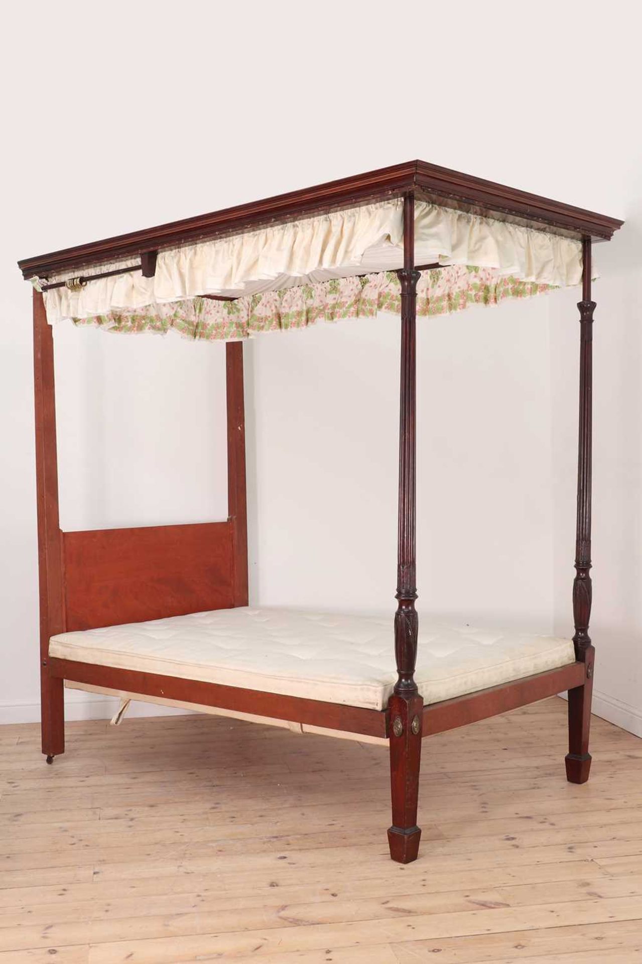 A George III-style mahogany tester bed, - Bild 3 aus 10