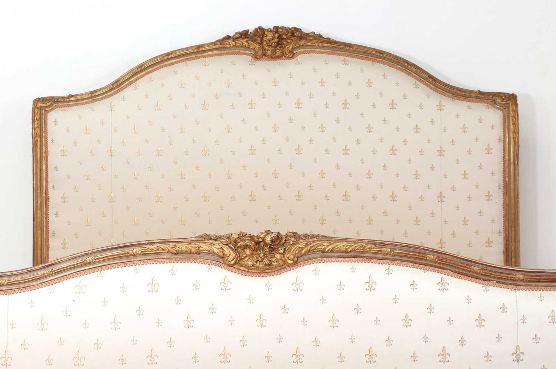 A Louis XVI-style painted and parcel-gilt double bed, - Bild 3 aus 12