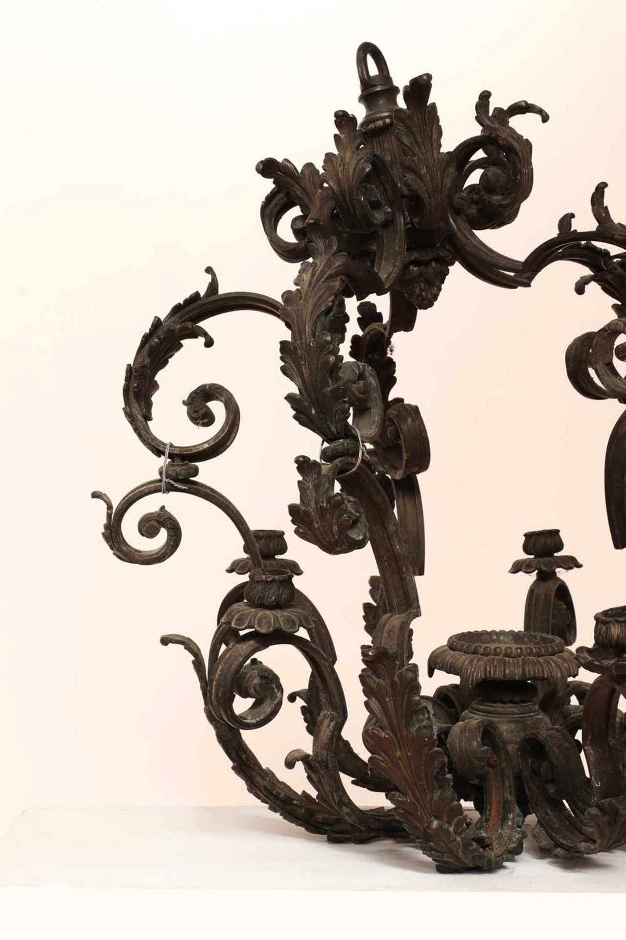 An Italianate baroque-style six-light chandelier, - Bild 4 aus 8