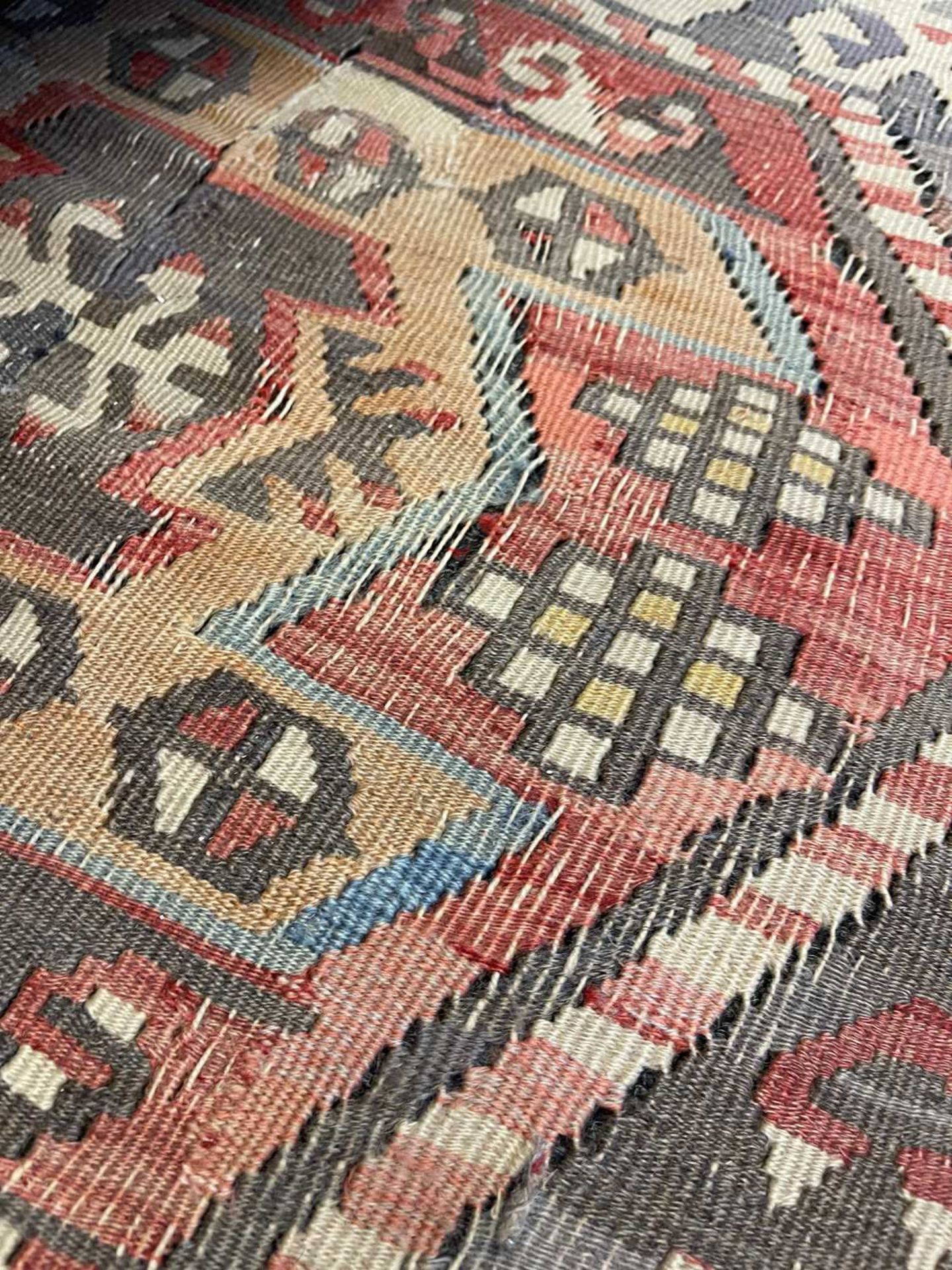 A Kilim flatweave wool carpet, - Bild 14 aus 20