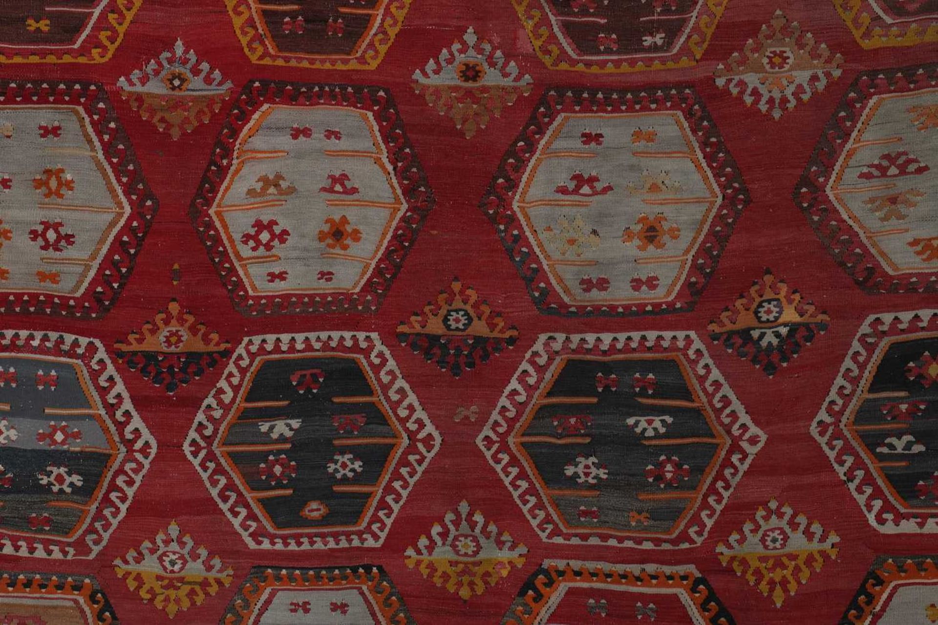 A large kilim flatweave wool rug, - Bild 6 aus 6