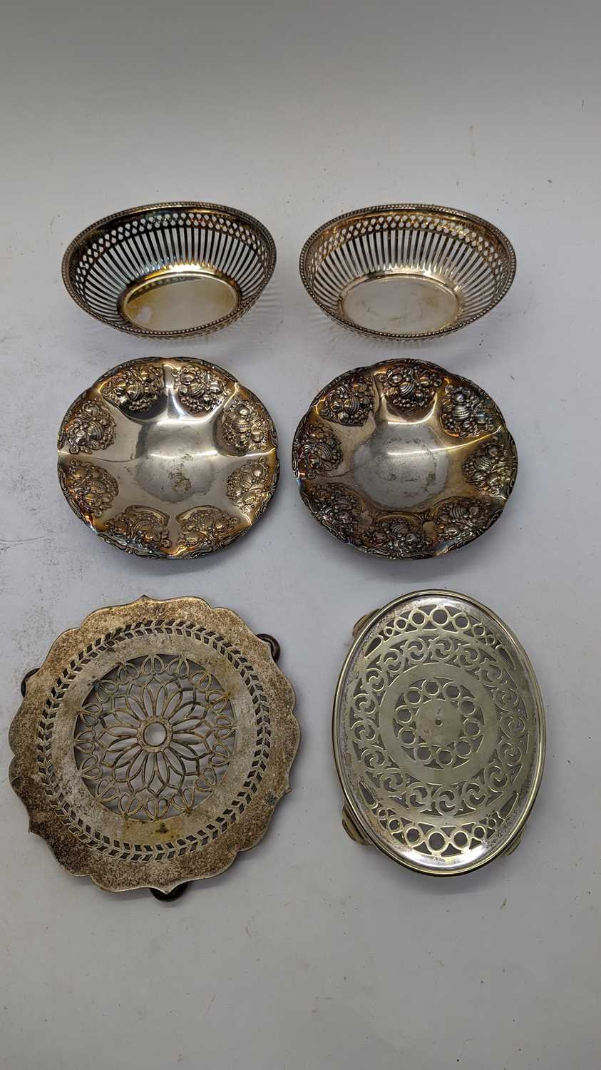 A large collection of silver plated items - Image 4 of 69