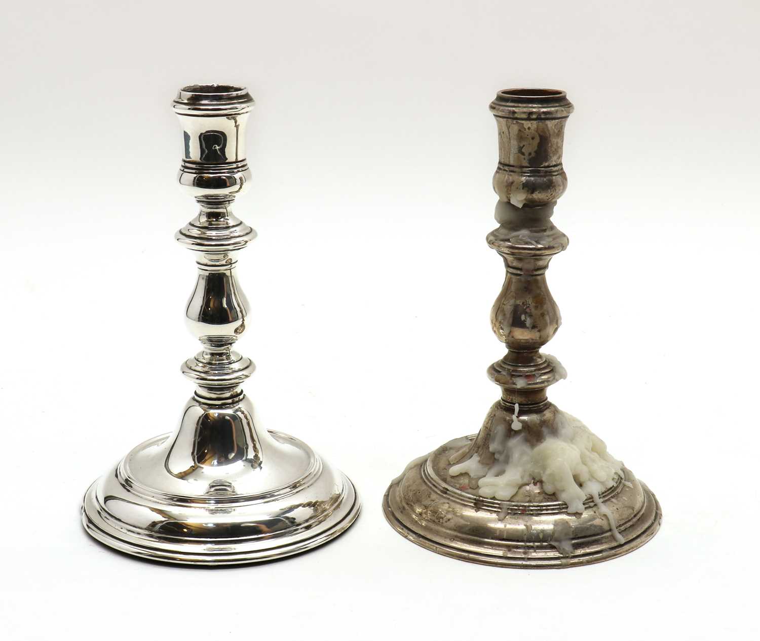 A pair of modern silver candlesticks - Image 2 of 3