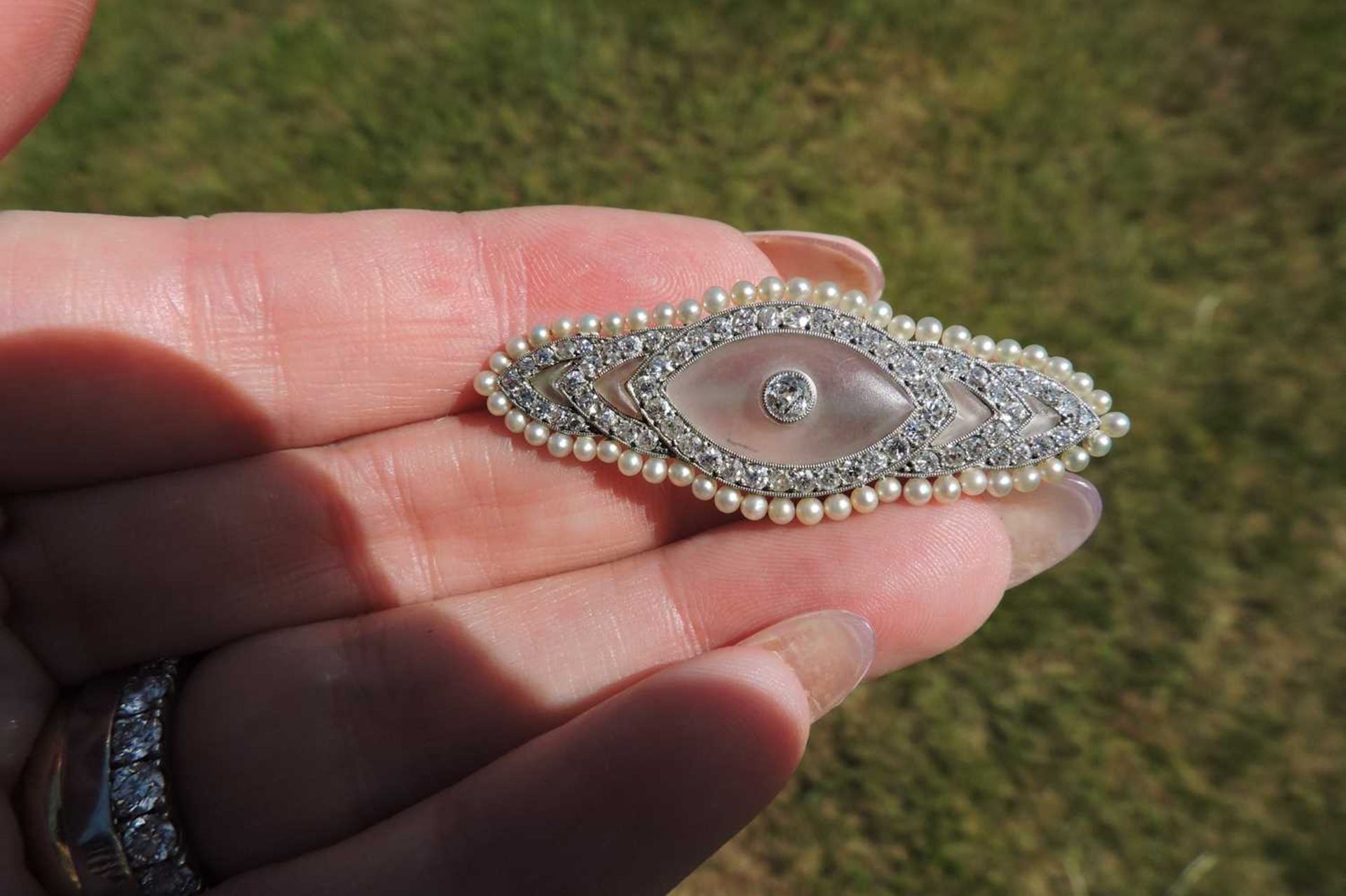 A French diamond, rock crystal and seed pearl brooch, c.1915-1920, - Bild 3 aus 5