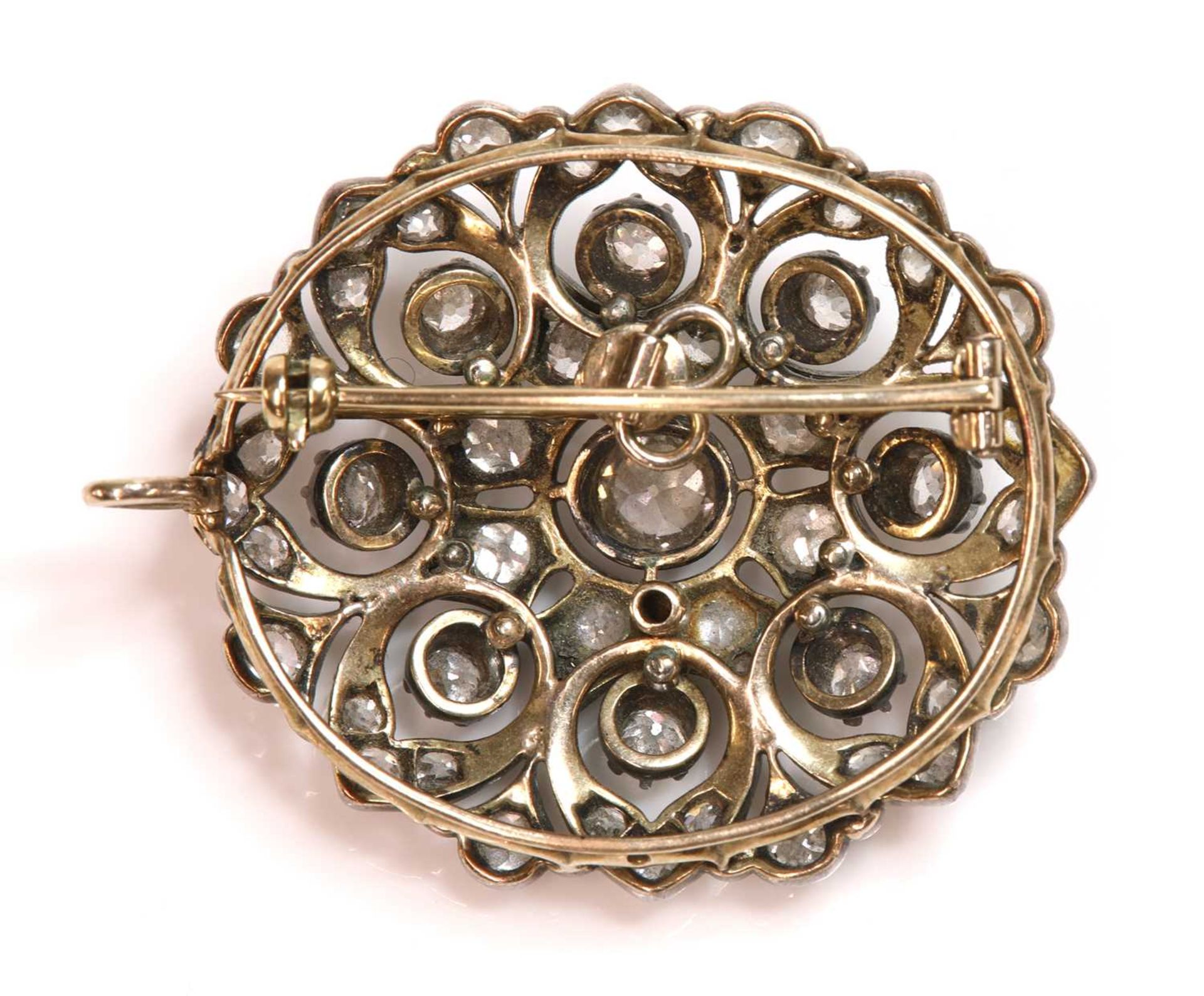 A Victorian diamond set oval cluster brooch/pendant, c.1880, - Bild 3 aus 3