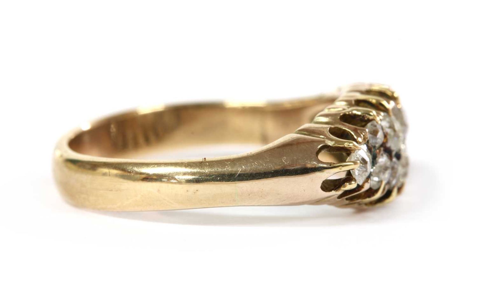 A gold diamond ring, - Bild 2 aus 3