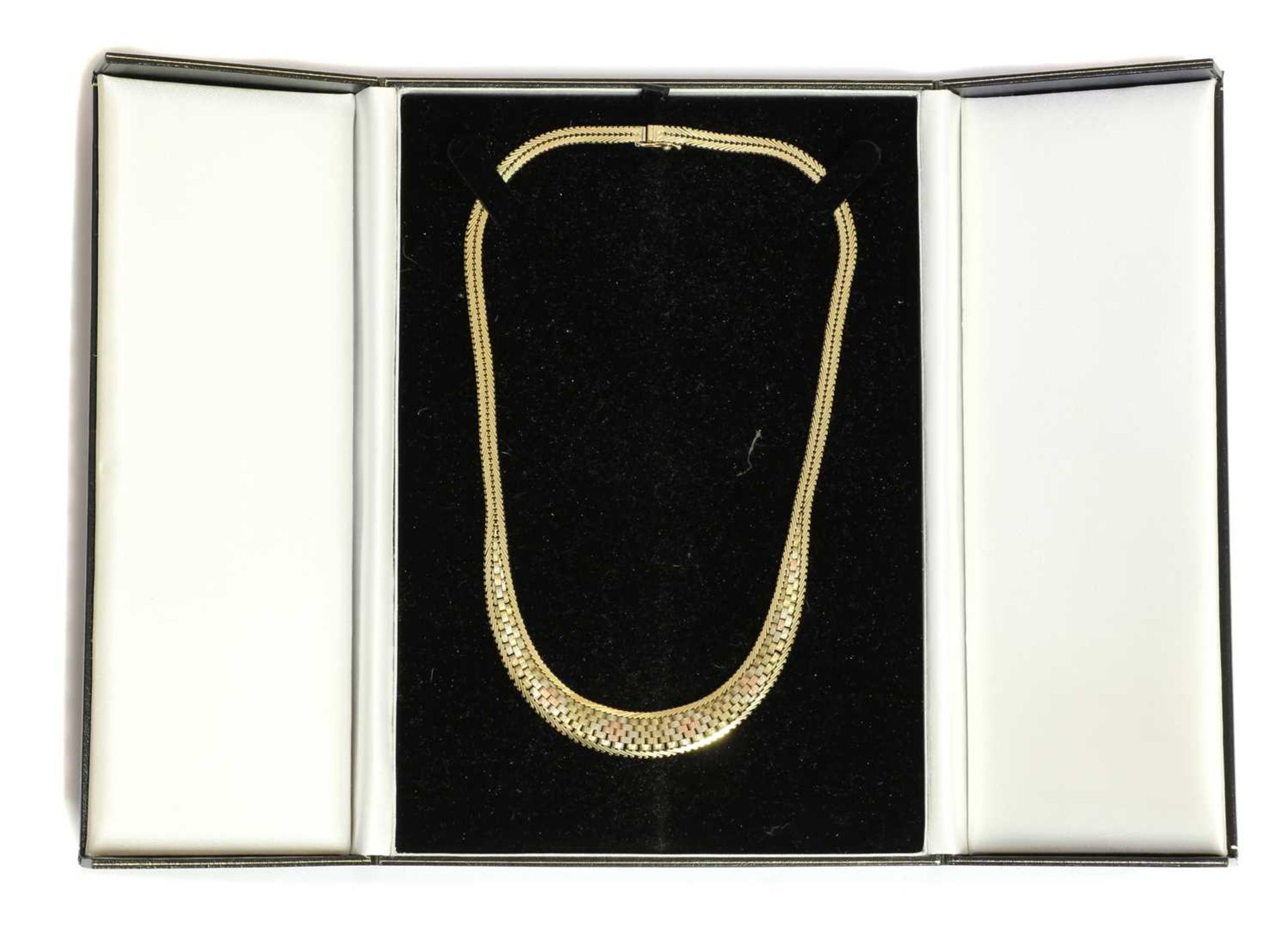 A 9ct three colour gold brick link necklace, - Bild 3 aus 4