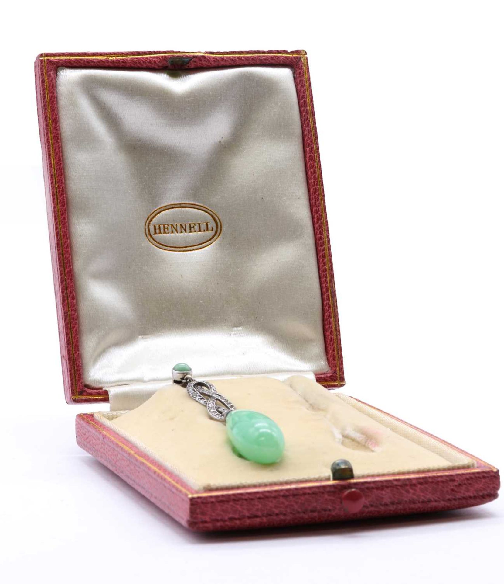 A single jade and diamond drop earring, - Bild 2 aus 3