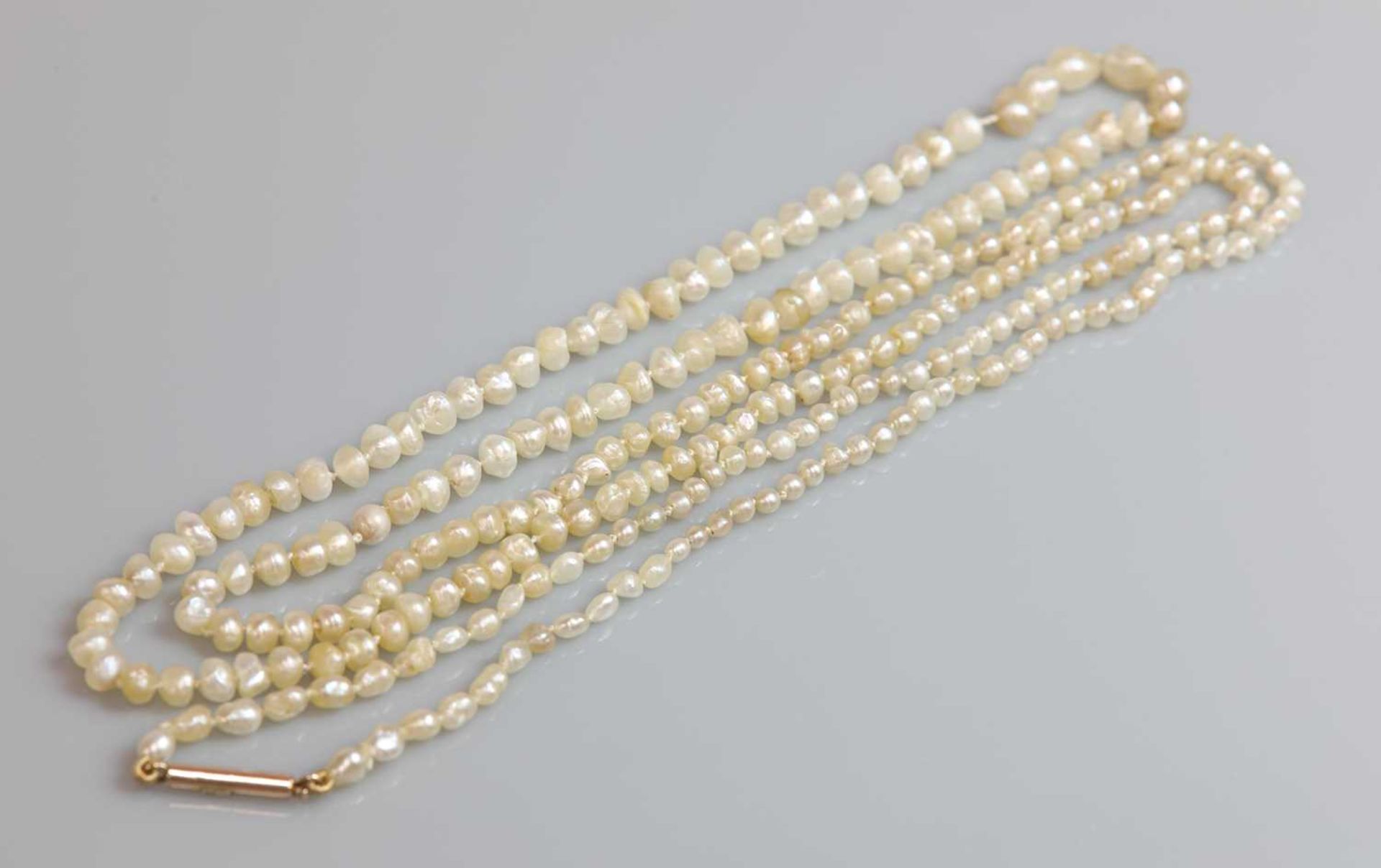 A single row graduated pearl necklace, c.1920, - Bild 2 aus 2