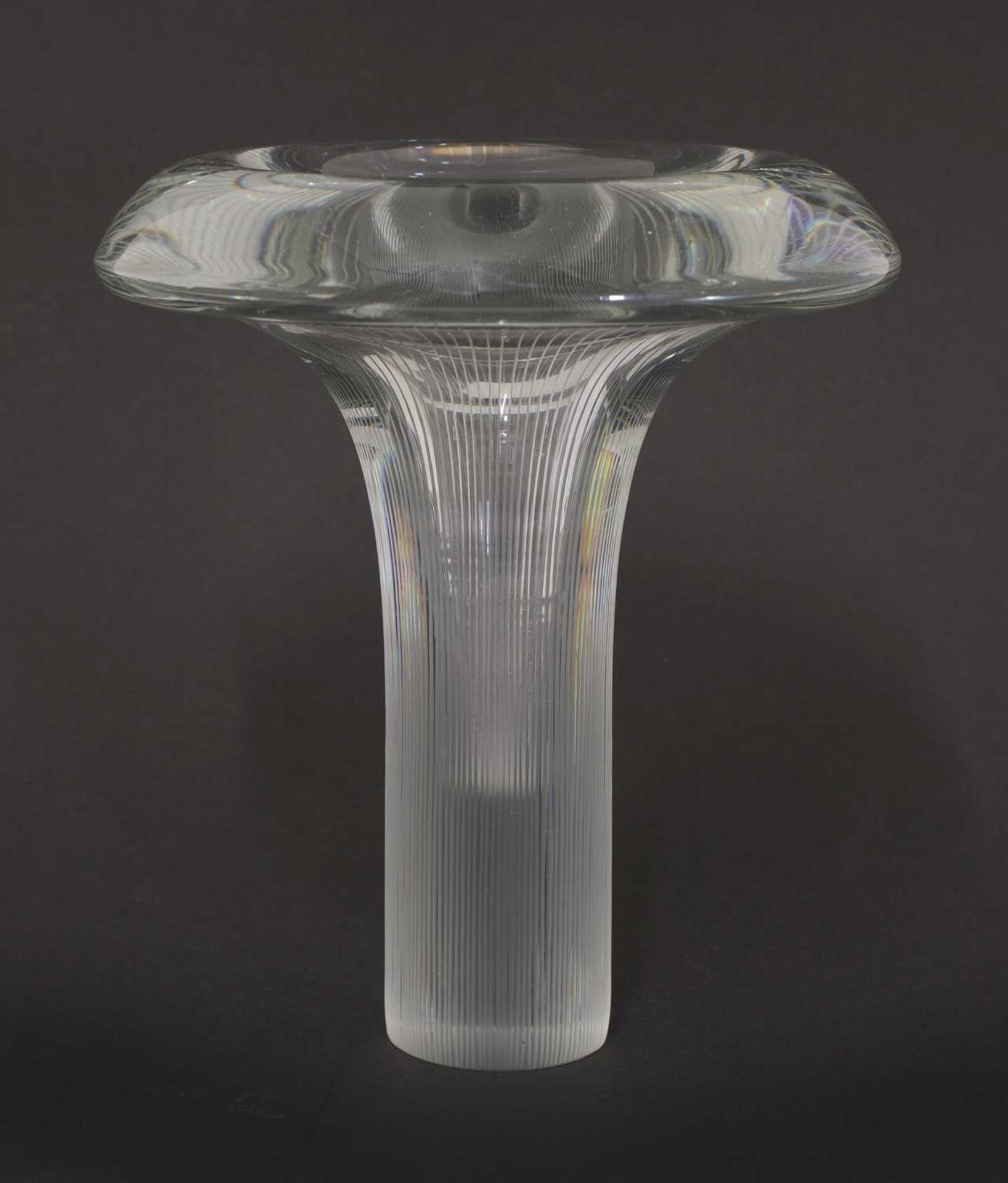 An Iittala glass 'Tatti' vase - Bild 2 aus 3