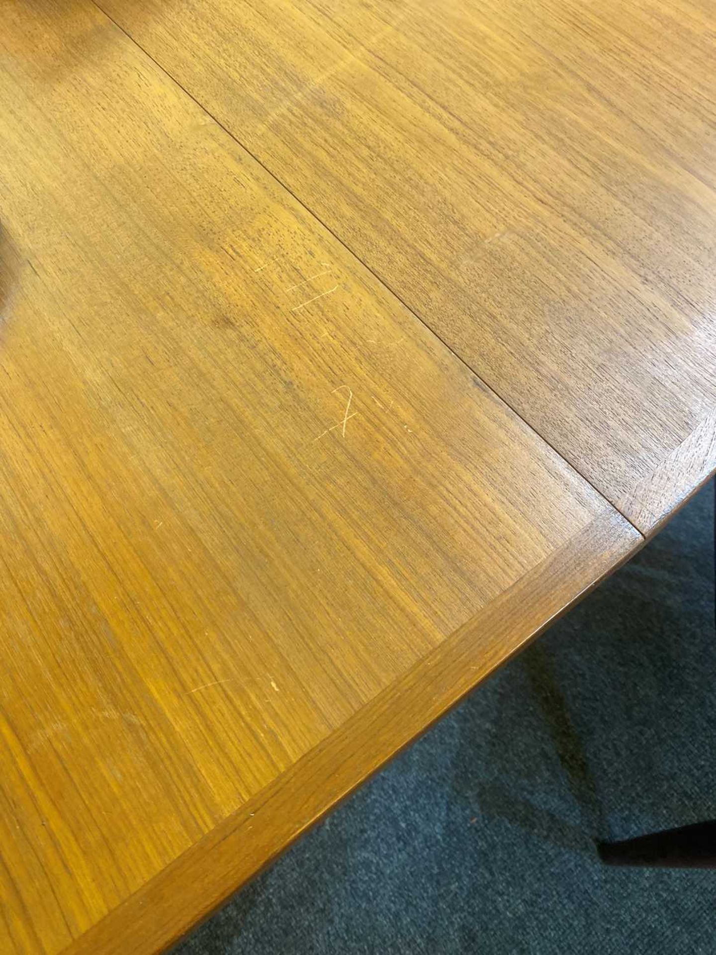 A Danish teak circular dining table, - Bild 6 aus 7