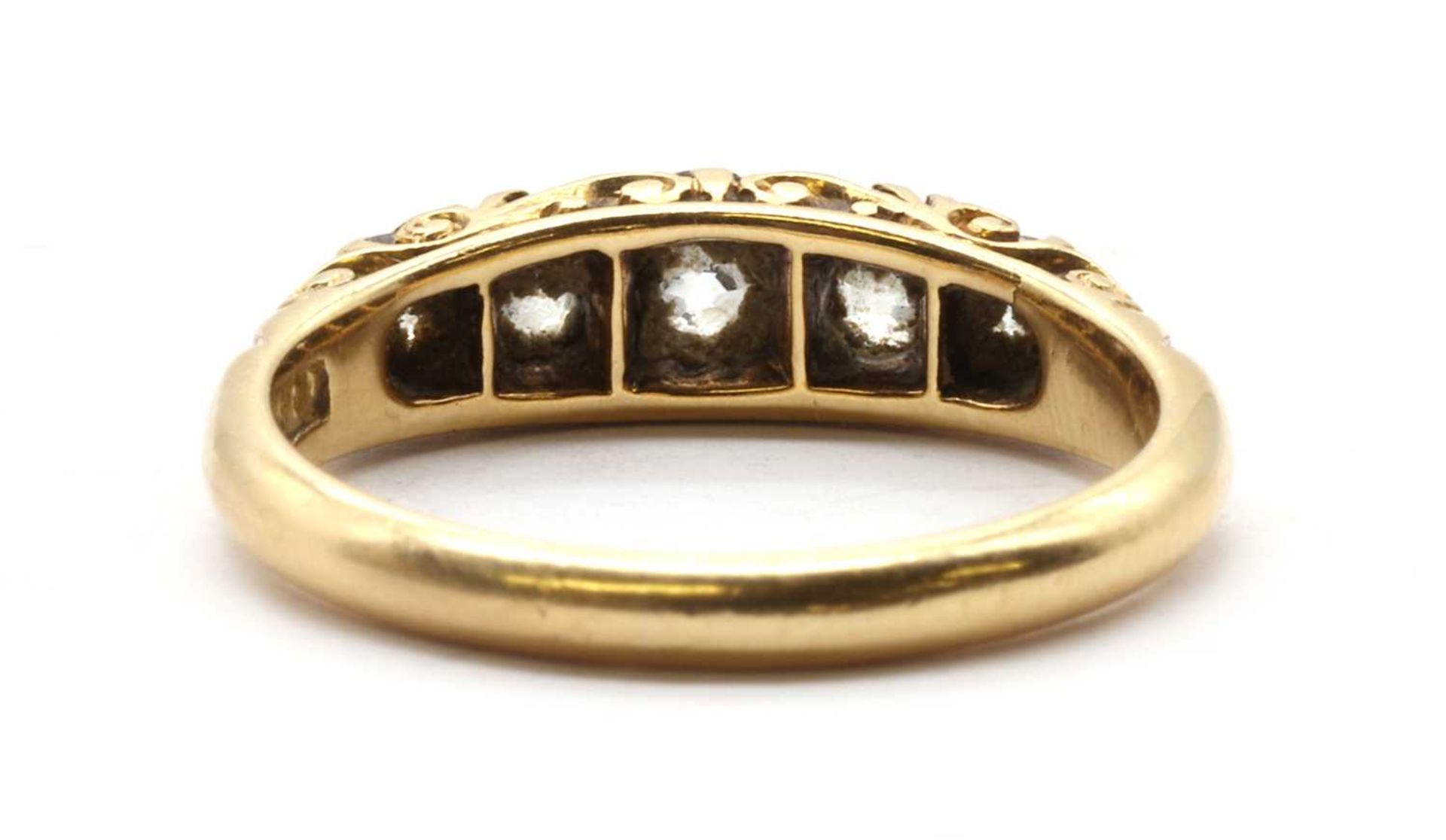 An Edwardian gold five stone diamond ring, - Bild 3 aus 3