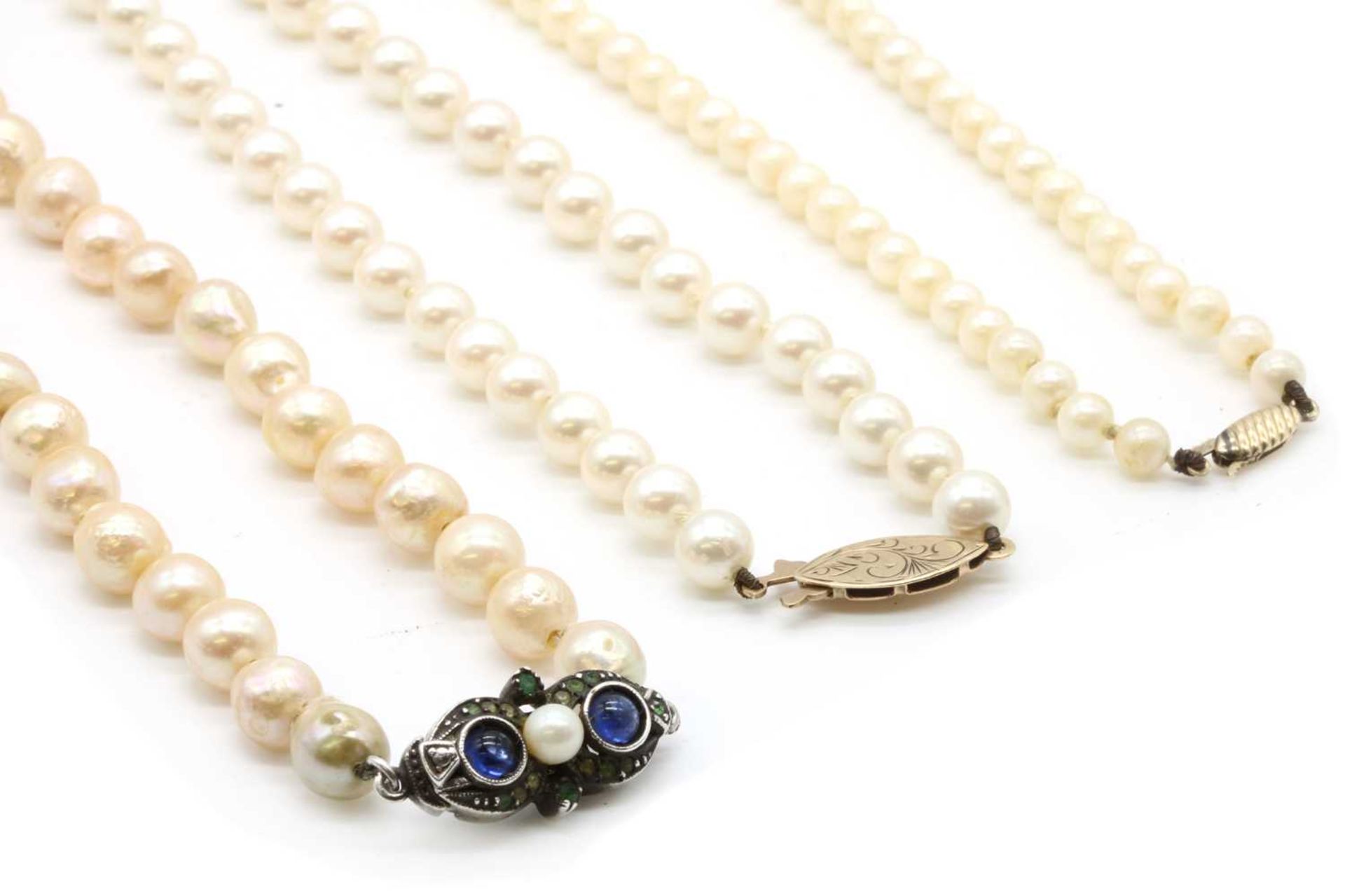 A single row uniform baroque cultured pearl necklace, - Bild 2 aus 2