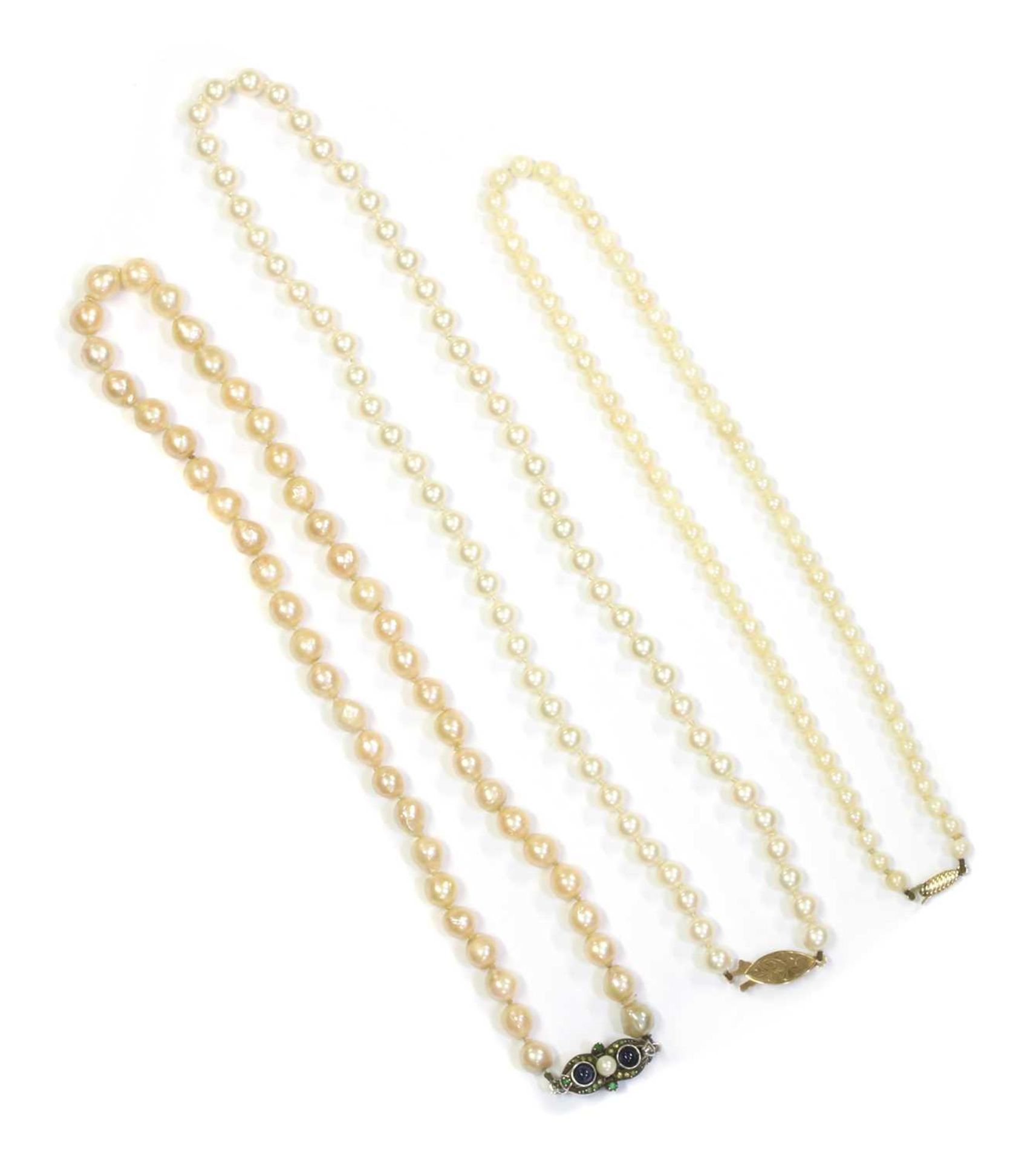 A single row uniform baroque cultured pearl necklace,