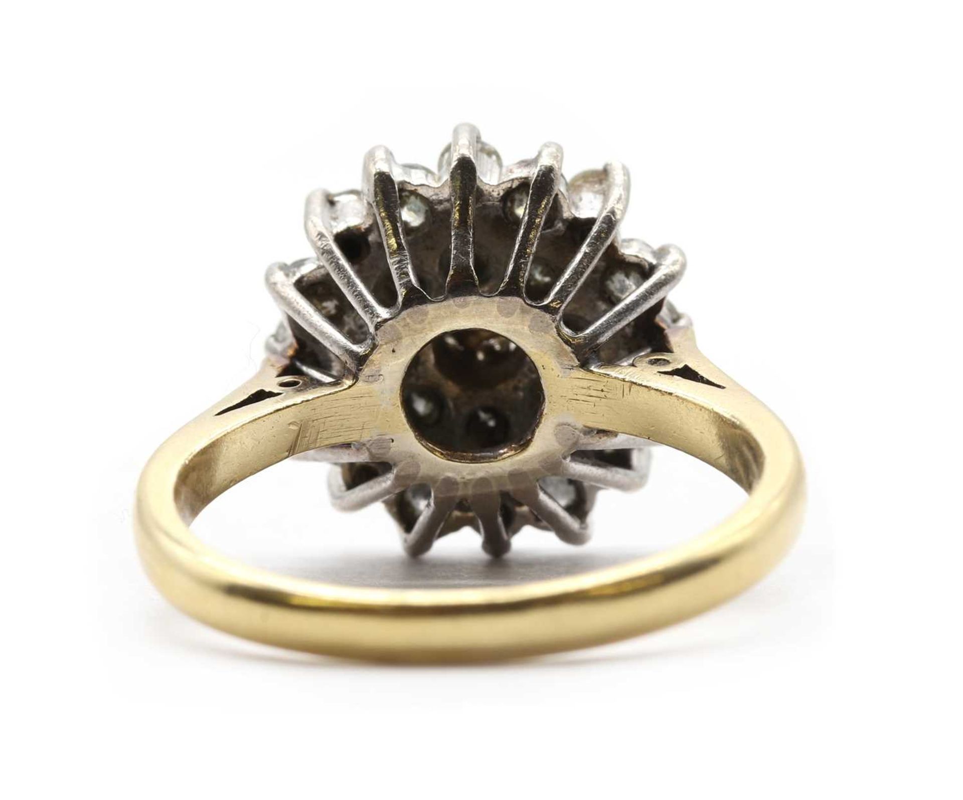 An 18ct gold diamond cluster ring, - Bild 3 aus 3
