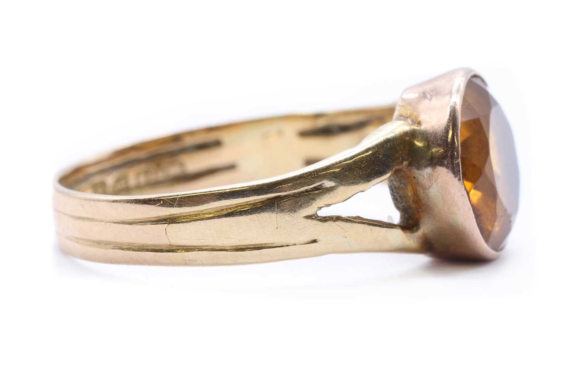 A Victorian 18ct gold single stone citrine ring, - Bild 2 aus 3