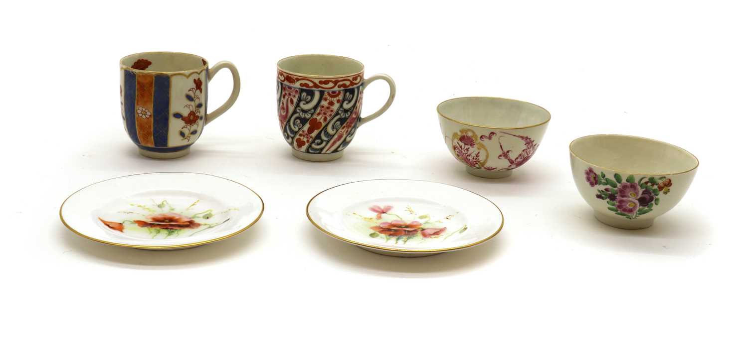 A Worcester porcelain 'Queen Charlotte' pattern teacup - Image 2 of 3