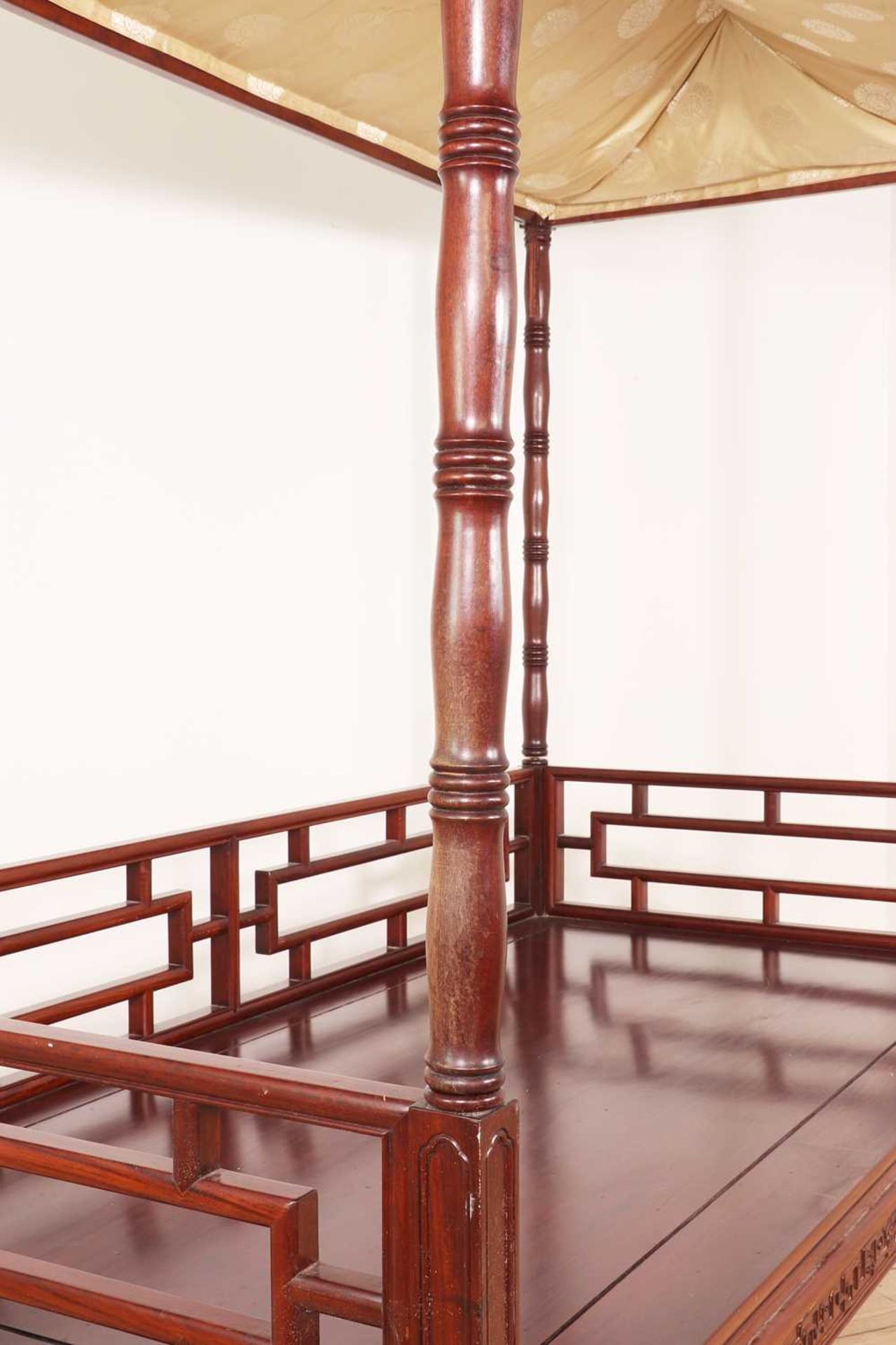 A hardwood daybed in the Chinese Qing dynasty style, - Image 4 of 9