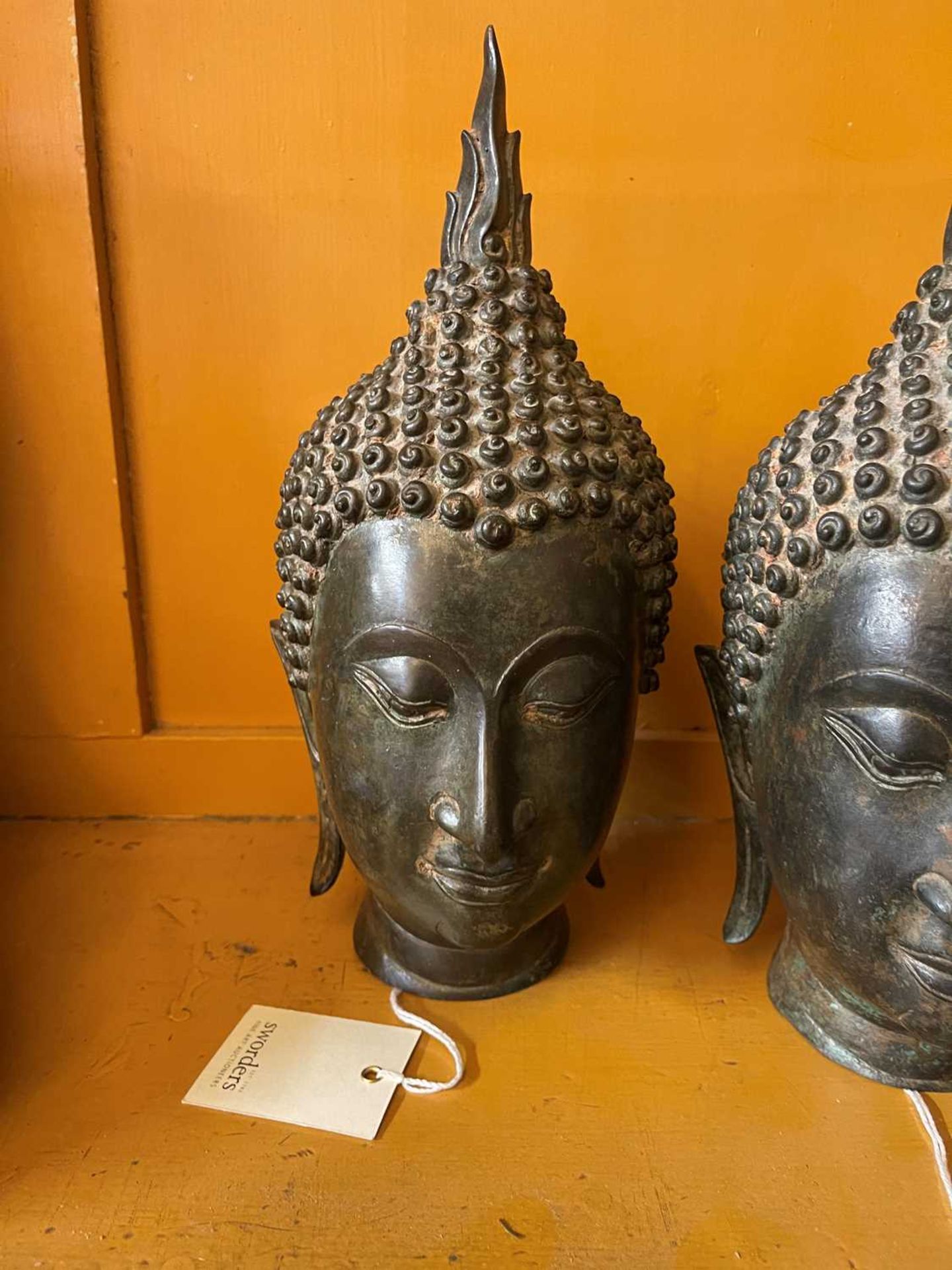 A pair of bronze U-Thong-style Buddha heads - Image 14 of 18