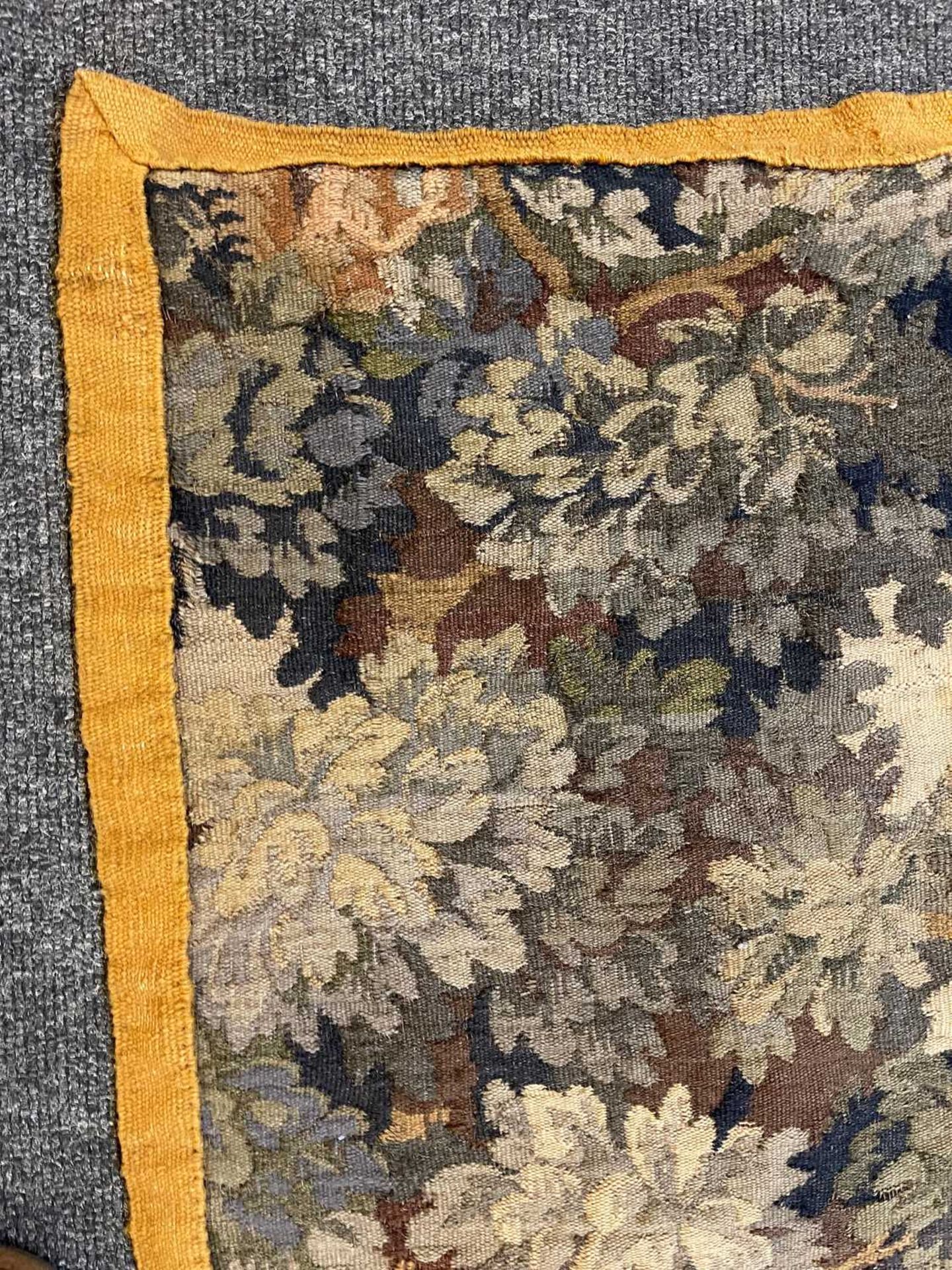A verdure tapestry fragment, - Bild 5 aus 14