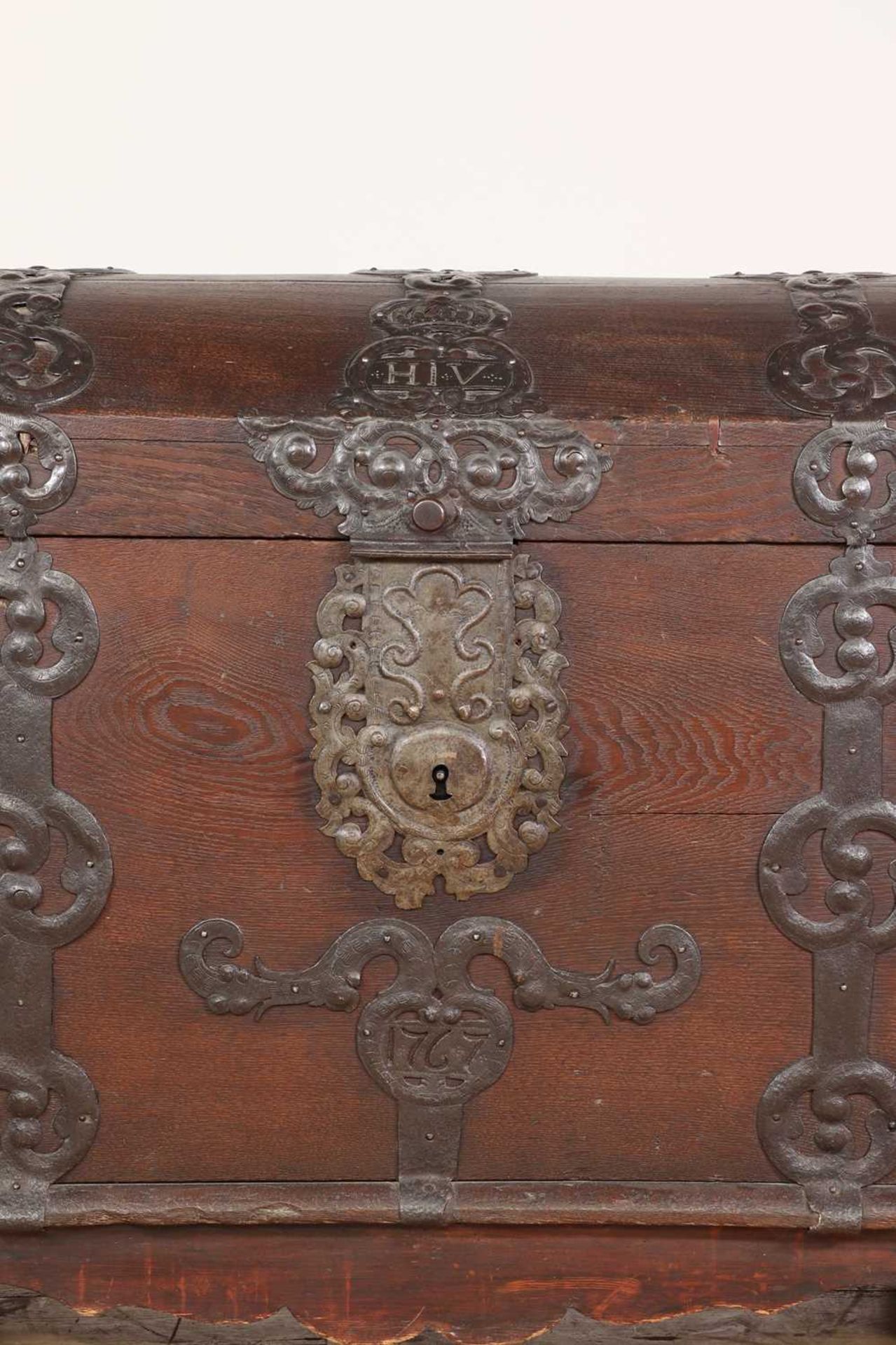 An oak chest, - Image 6 of 6