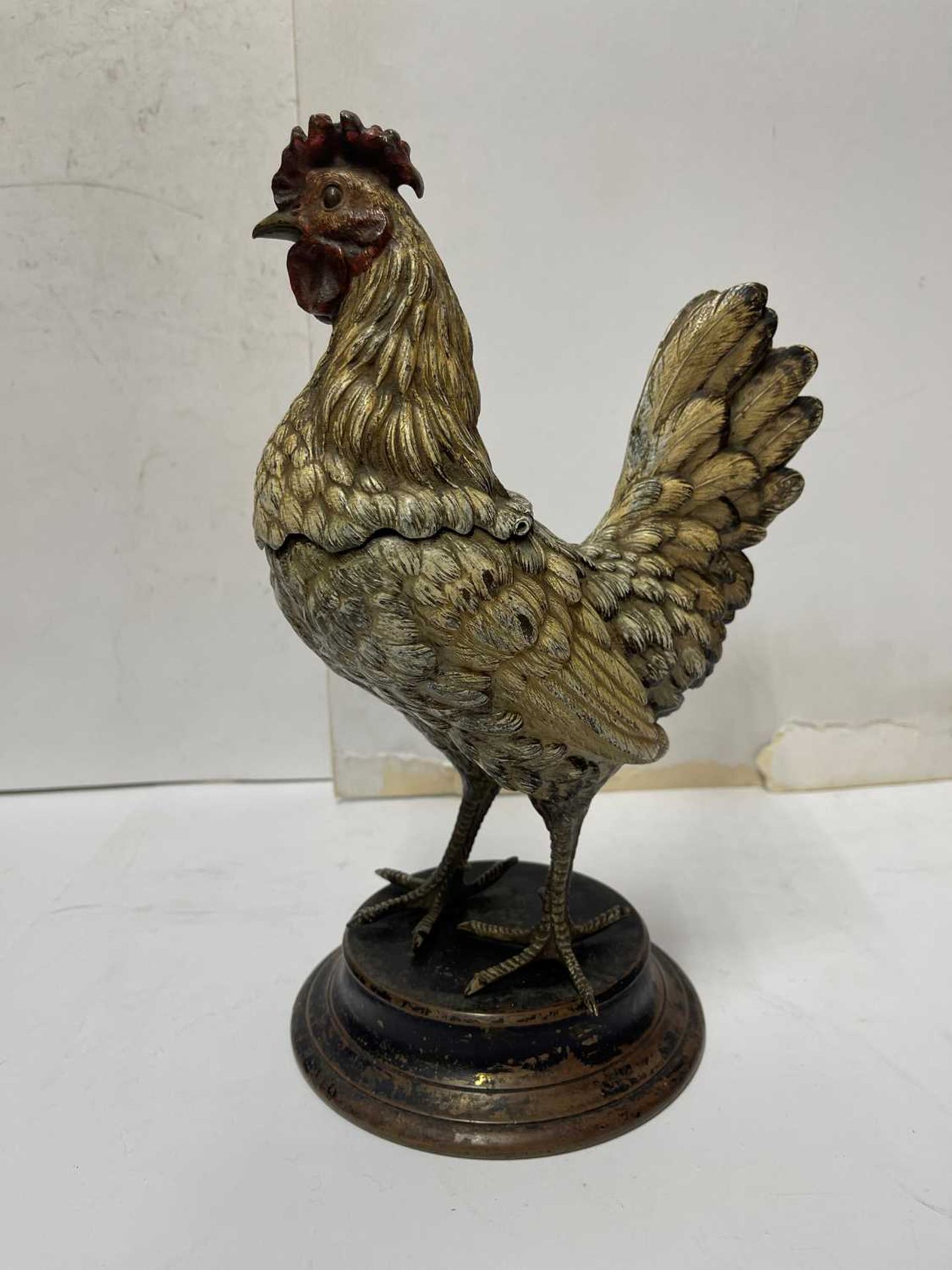 A cold-painted bronze inkwell modelled as a cockerel, - Bild 20 aus 27