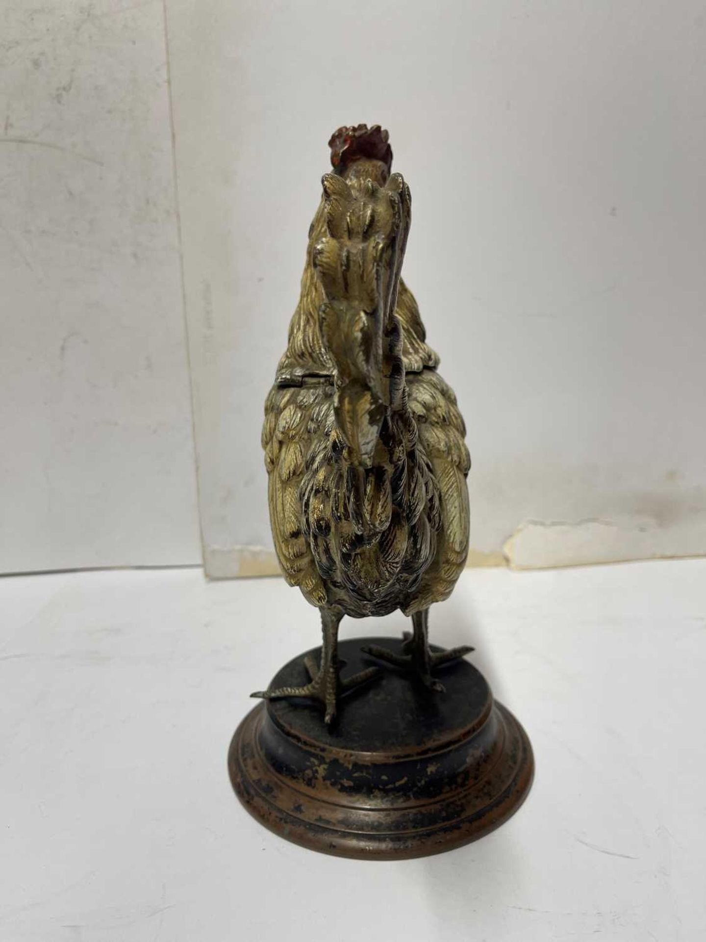 A cold-painted bronze inkwell modelled as a cockerel, - Bild 18 aus 27