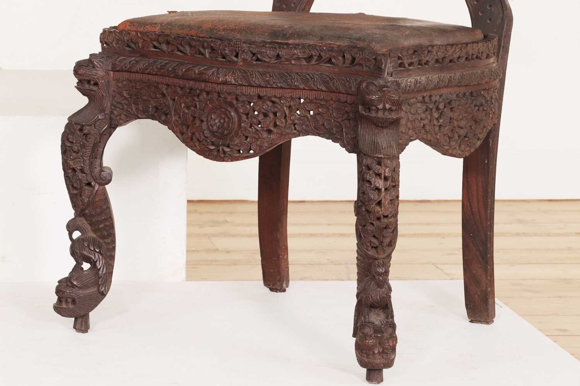 A pair of carved teak chairs, - Bild 6 aus 6