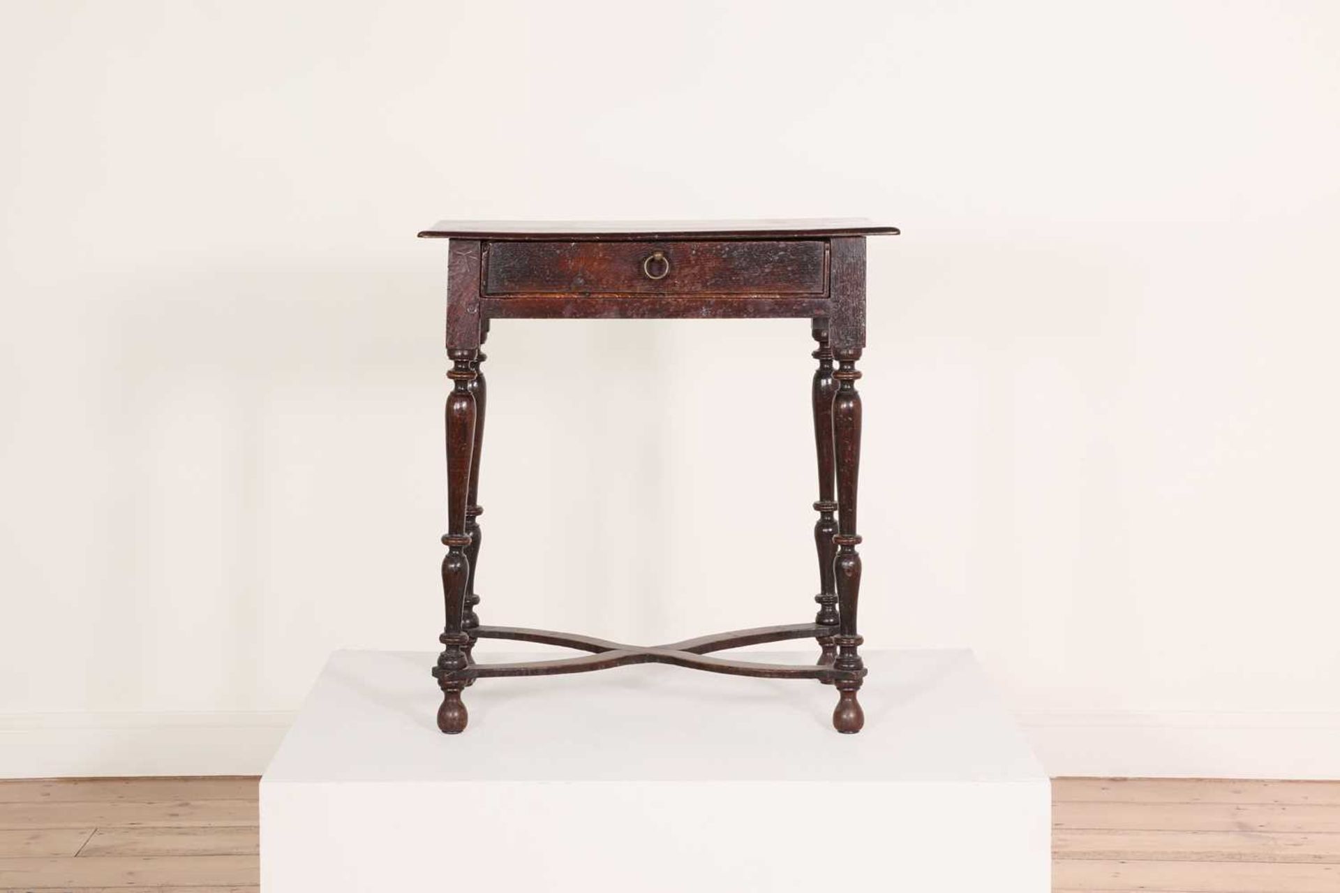 A small oak side table, - Image 2 of 6