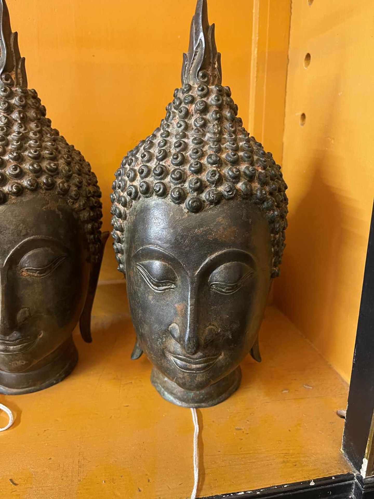 A pair of bronze U-Thong-style Buddha heads - Image 13 of 18