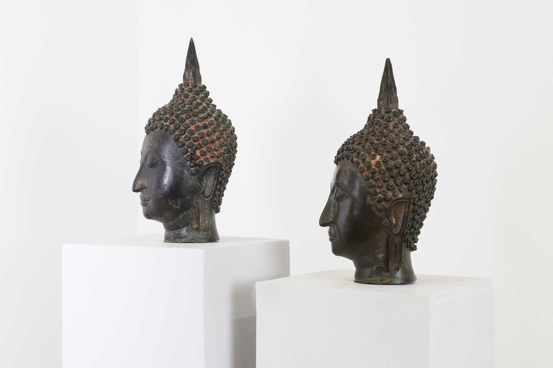 A pair of bronze U-Thong-style Buddha heads - Image 3 of 18